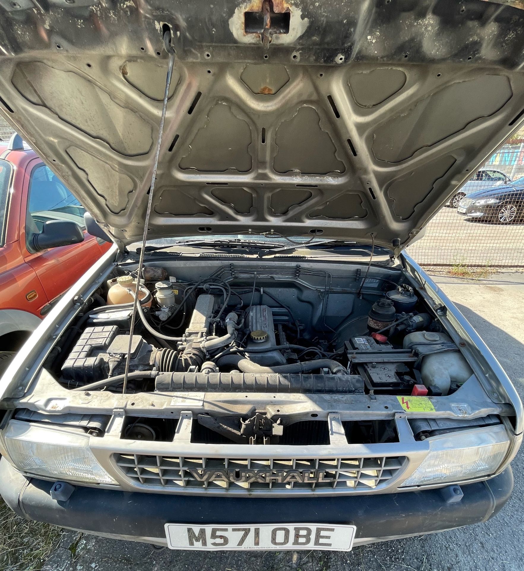PROJECT VEHICLE FOR RESTORATION/SPARES/REPAIRS - VAUXHALL FRONTERA 2.4i ESTATE - Petrol - Grey. - Image 6 of 6