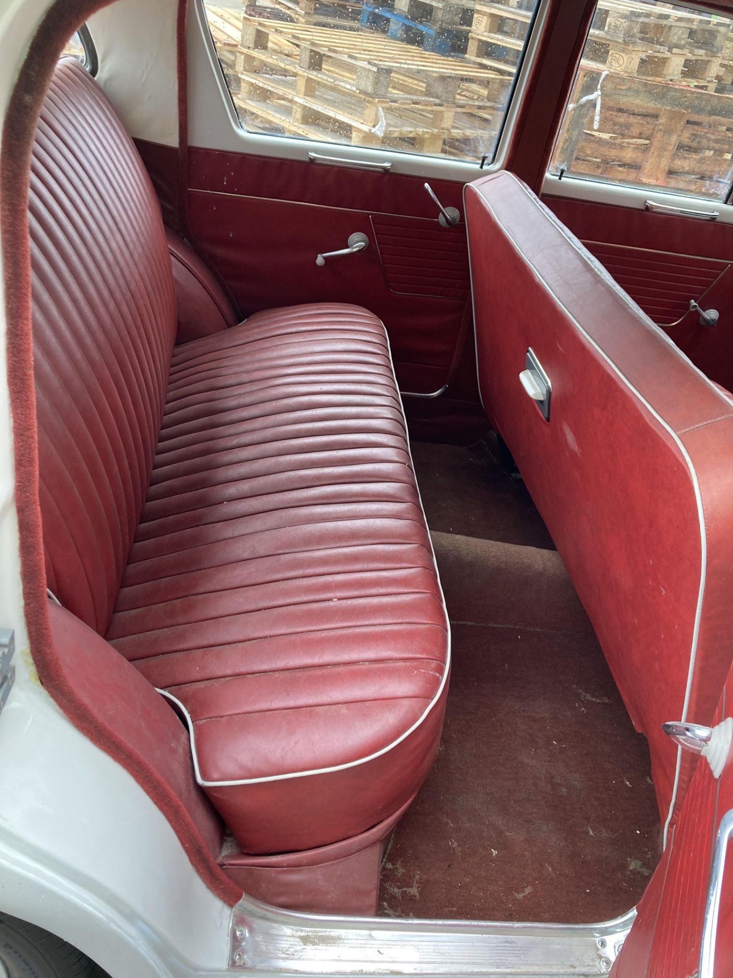 HISTORIC VEHICLE- HILLMAN MINX DE LUXE SERIES III B FOUR DOOR SALOON - Petrol - Grey/Blue - Red - Image 13 of 21