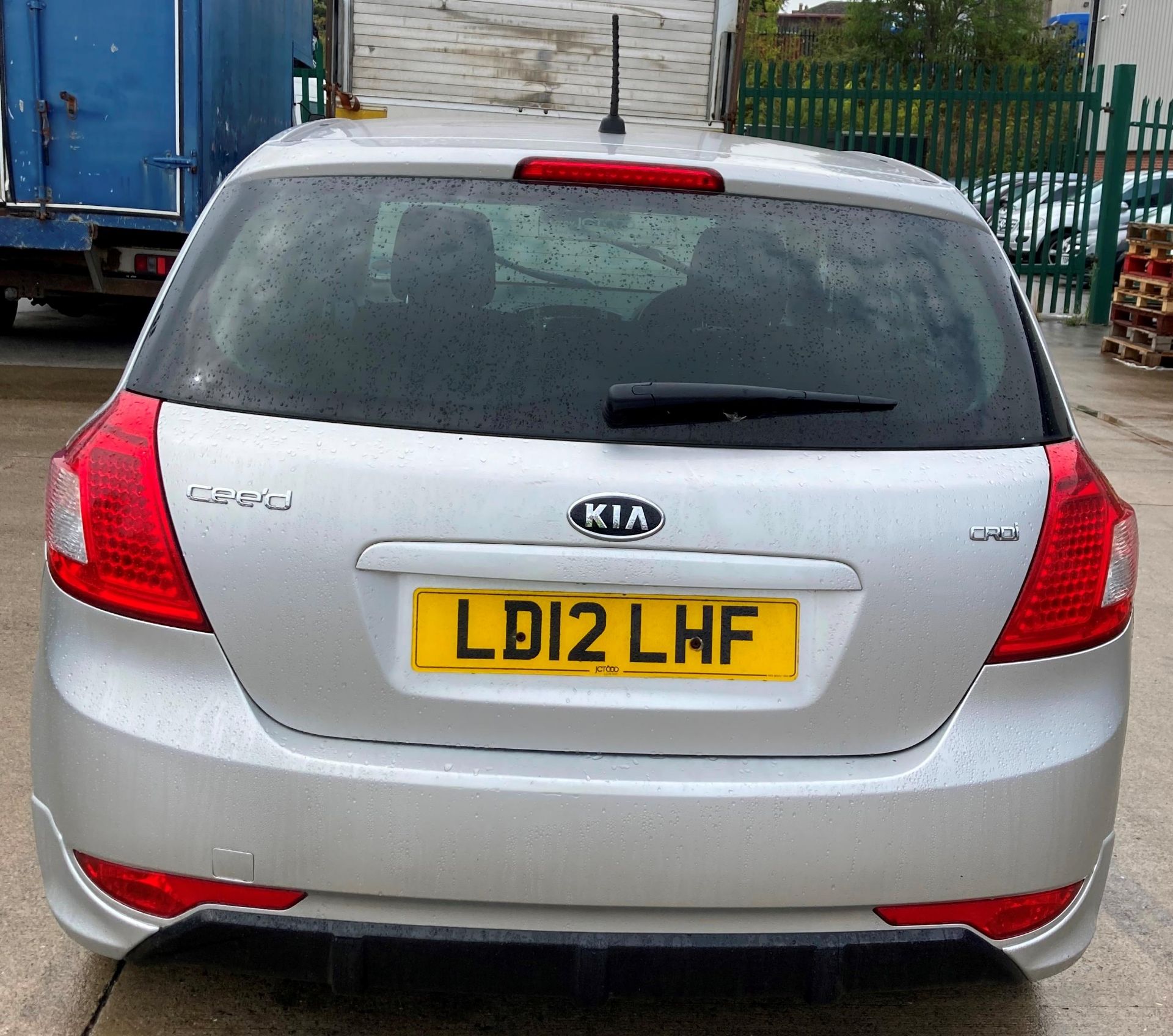 KIA CEED 3 CRDi 1.6 AUTOMATIC FIVE DOOR HATCHBACK - Diesel - Silver. - Image 4 of 7