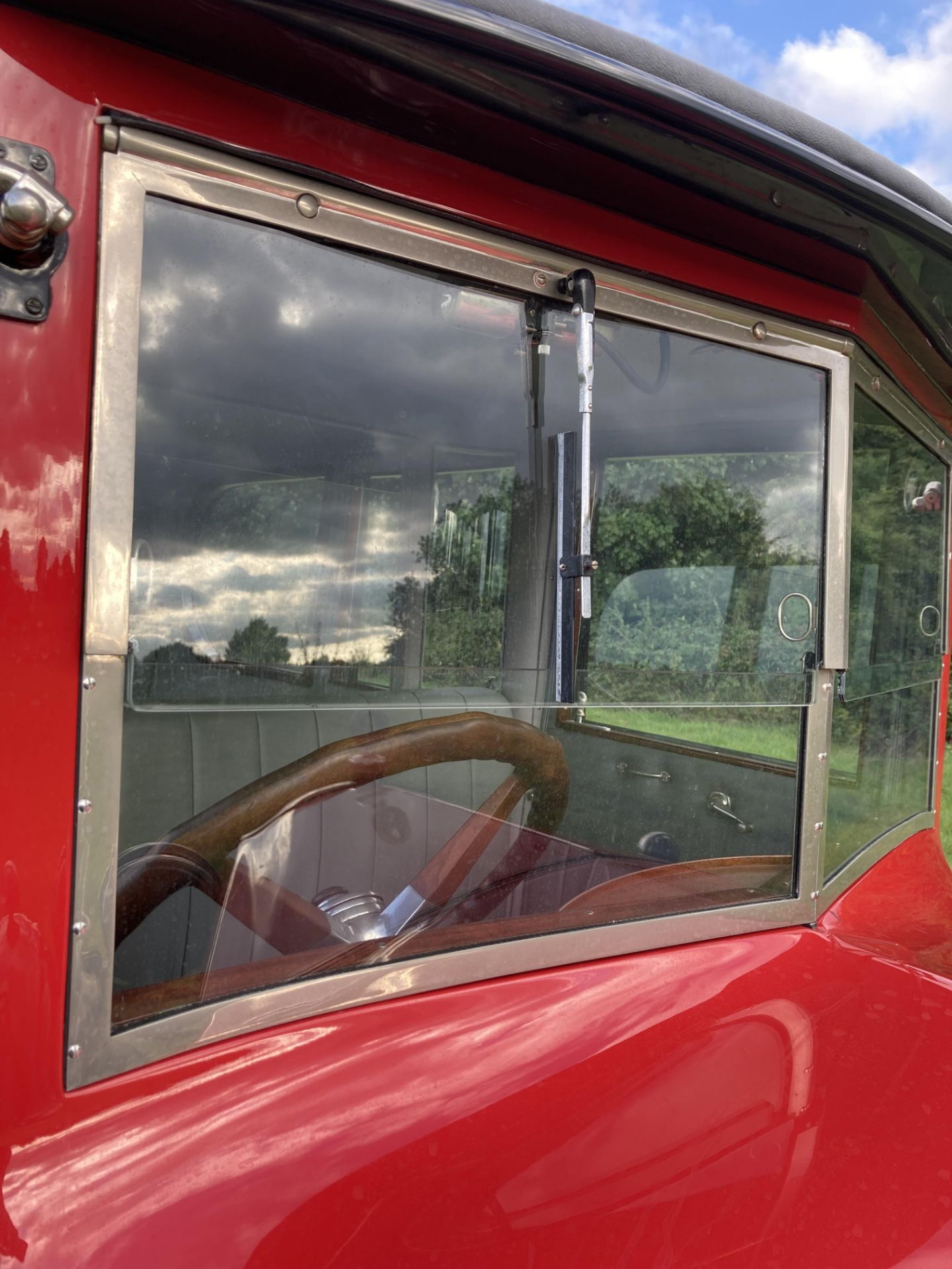 HISTORIC VEHICLE - 1924 BUICK McLAUGHLIN LIMOUSINE - Petrol - Red/Black - Blue/grey cloth interior. - Image 24 of 30