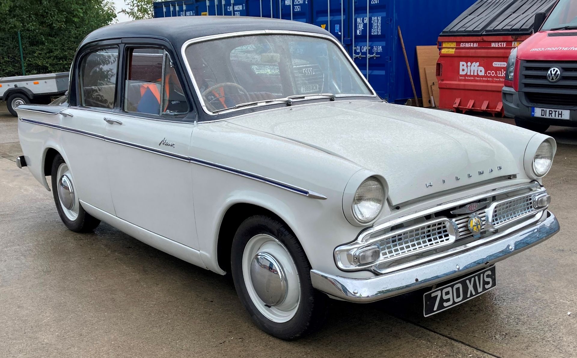 HISTORIC VEHICLE- HILLMAN MINX DE LUXE SERIES III B FOUR DOOR SALOON - Petrol - Grey/Blue - Red