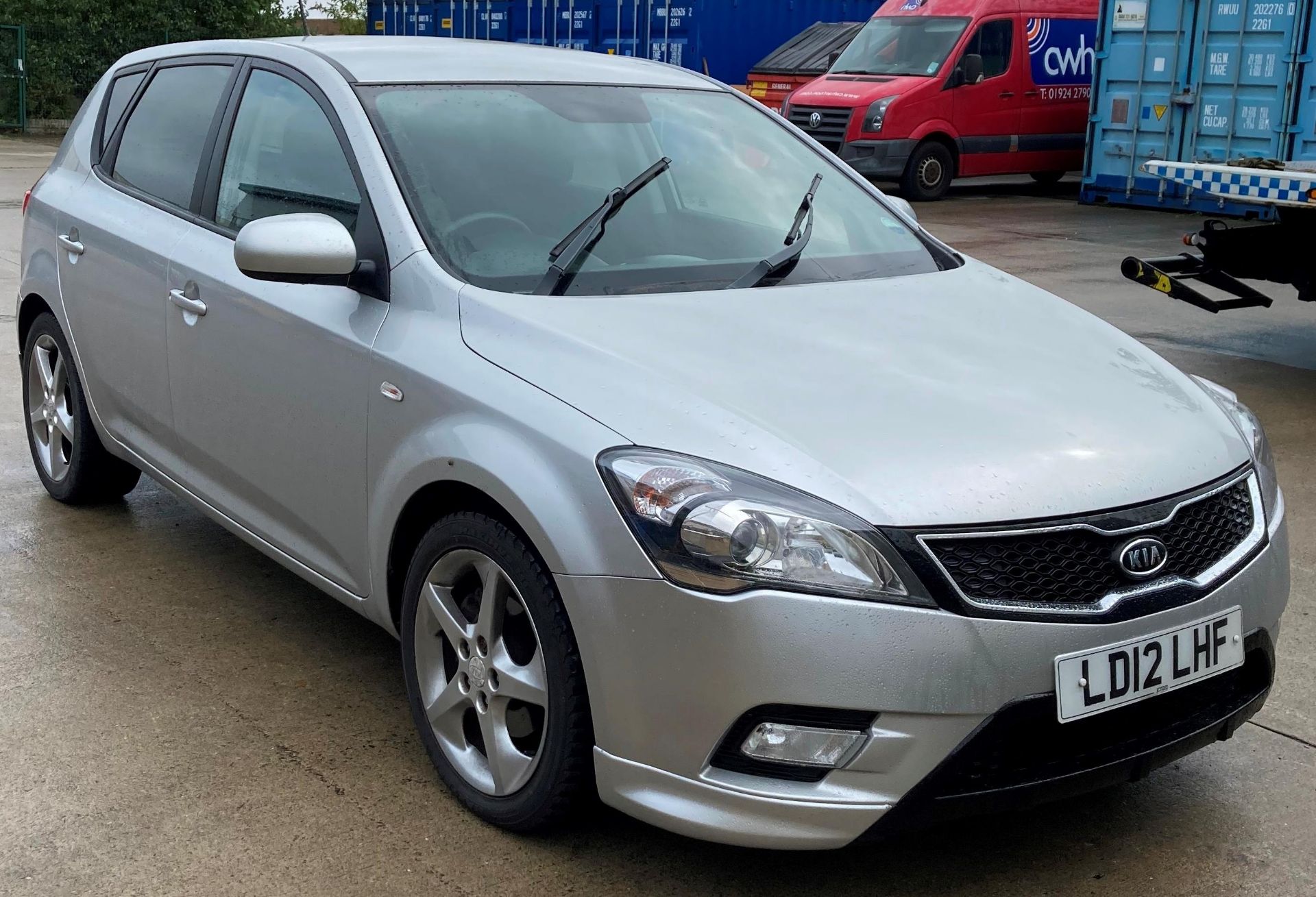 KIA CEED 3 CRDi 1.6 AUTOMATIC FIVE DOOR HATCHBACK - Diesel - Silver. - Image 2 of 7