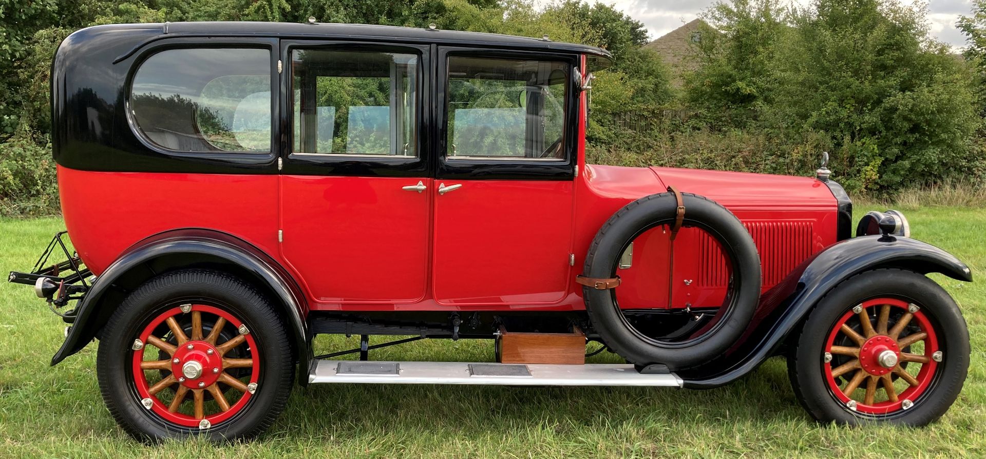 HISTORIC VEHICLE - 1924 BUICK McLAUGHLIN LIMOUSINE - Petrol - Red/Black - Blue/grey cloth interior. - Image 9 of 30