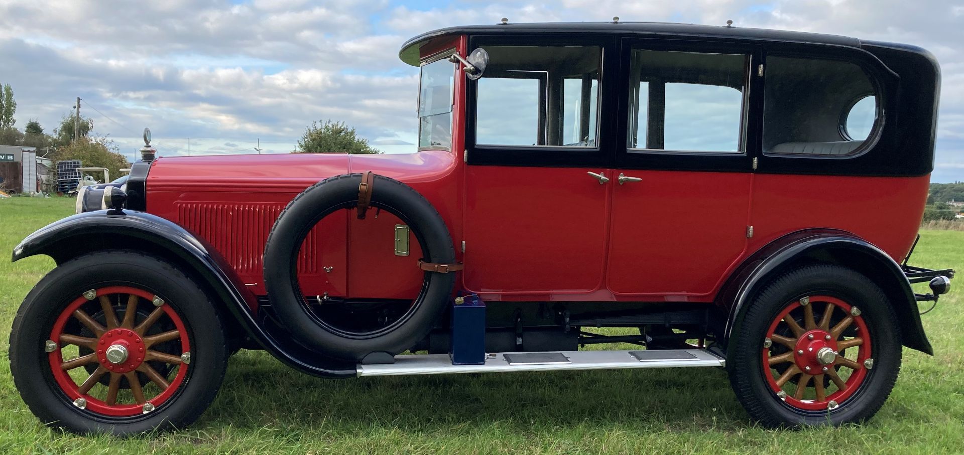 HISTORIC VEHICLE - 1924 BUICK McLAUGHLIN LIMOUSINE - Petrol - Red/Black - Blue/grey cloth interior. - Image 5 of 30