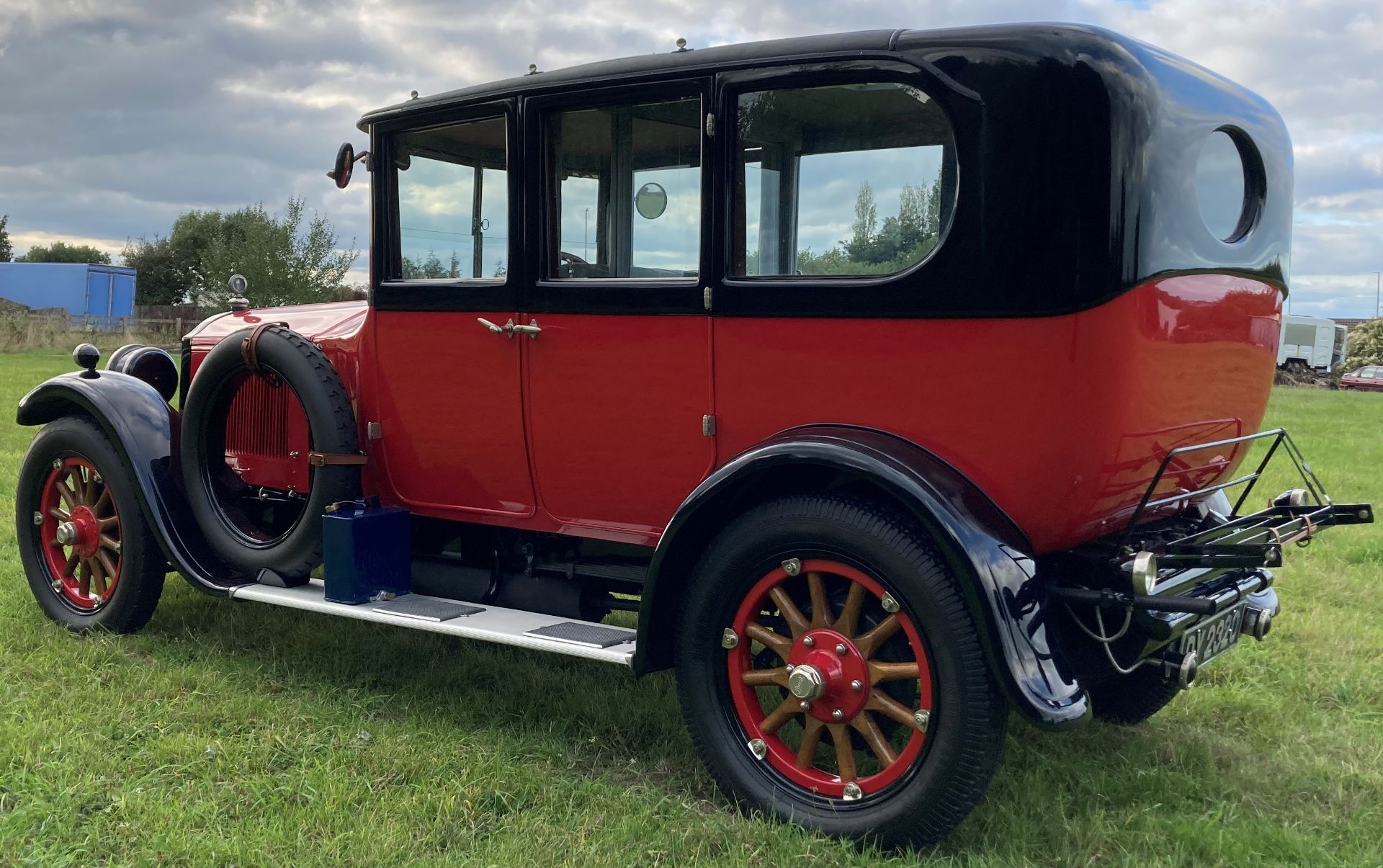 HISTORIC VEHICLE - 1924 BUICK McLAUGHLIN LIMOUSINE - Petrol - Red/Black - Blue/grey cloth interior. - Image 6 of 30