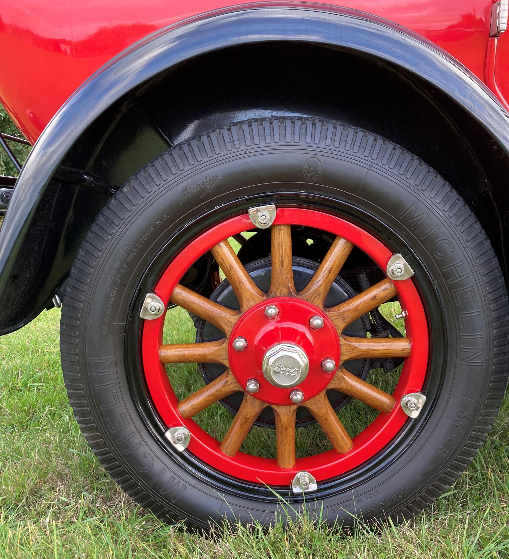 HISTORIC VEHICLE - 1924 BUICK McLAUGHLIN LIMOUSINE - Petrol - Red/Black - Blue/grey cloth interior. - Image 10 of 30