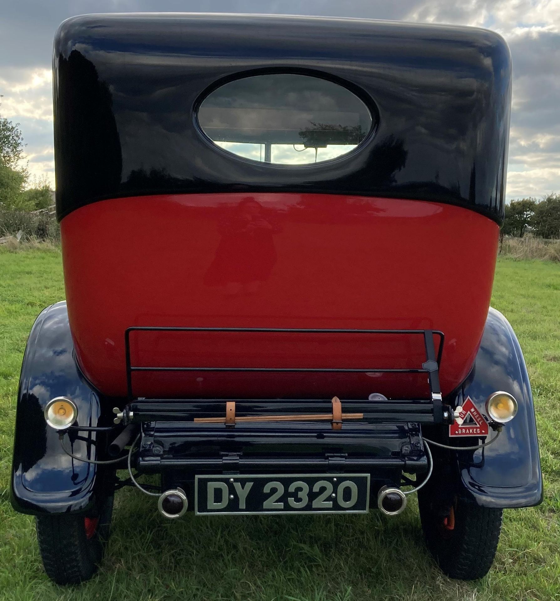 HISTORIC VEHICLE - 1924 BUICK McLAUGHLIN LIMOUSINE - Petrol - Red/Black - Blue/grey cloth interior. - Image 7 of 30