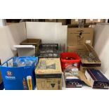 Contents to part of rack - assorted glasses, Schooner and Mason jars 2/3 pint,