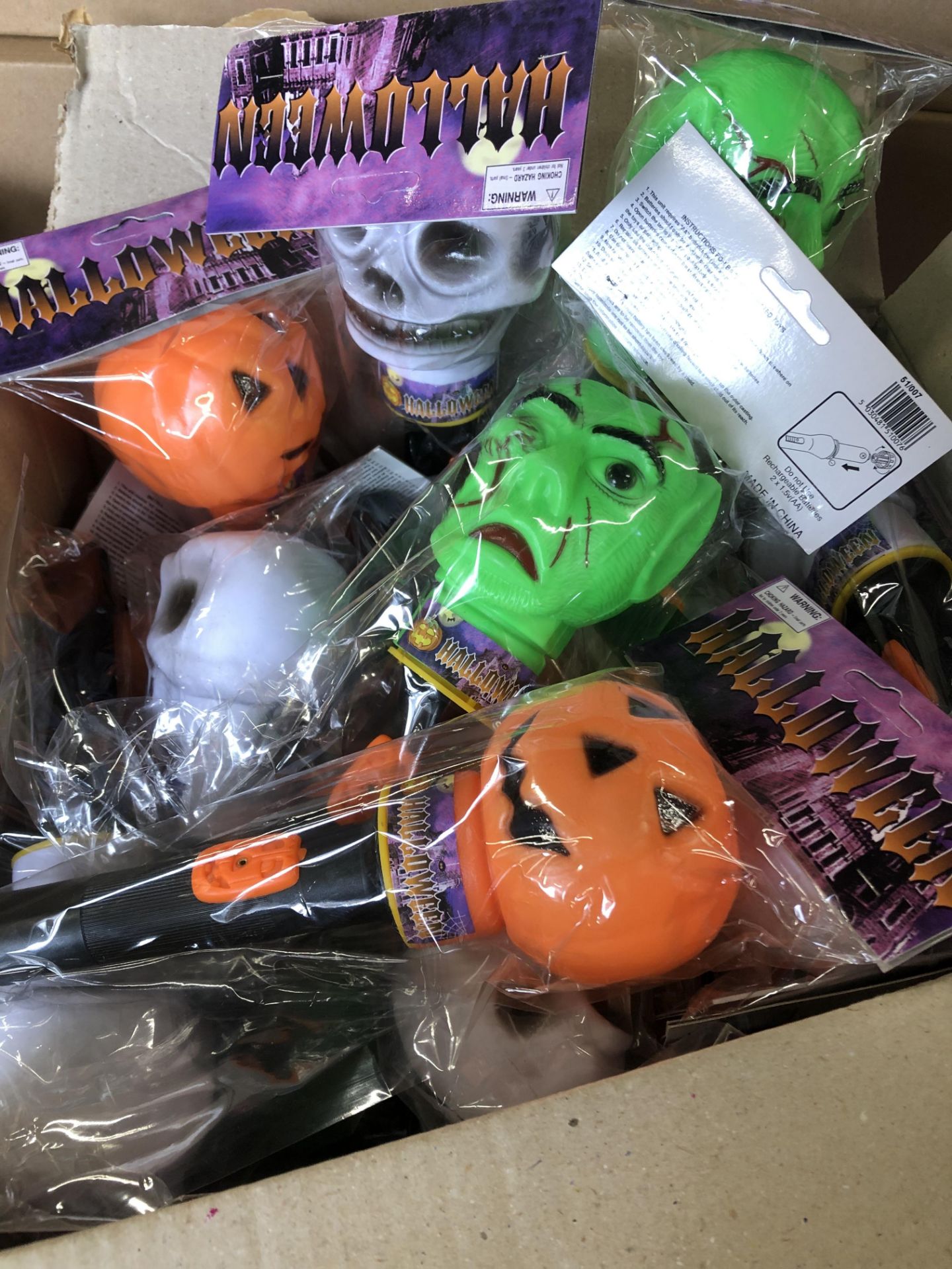 1 BOX 24 HALLOWEEN ASSORTED TORCHES (TOTAL QUANTITY 24)