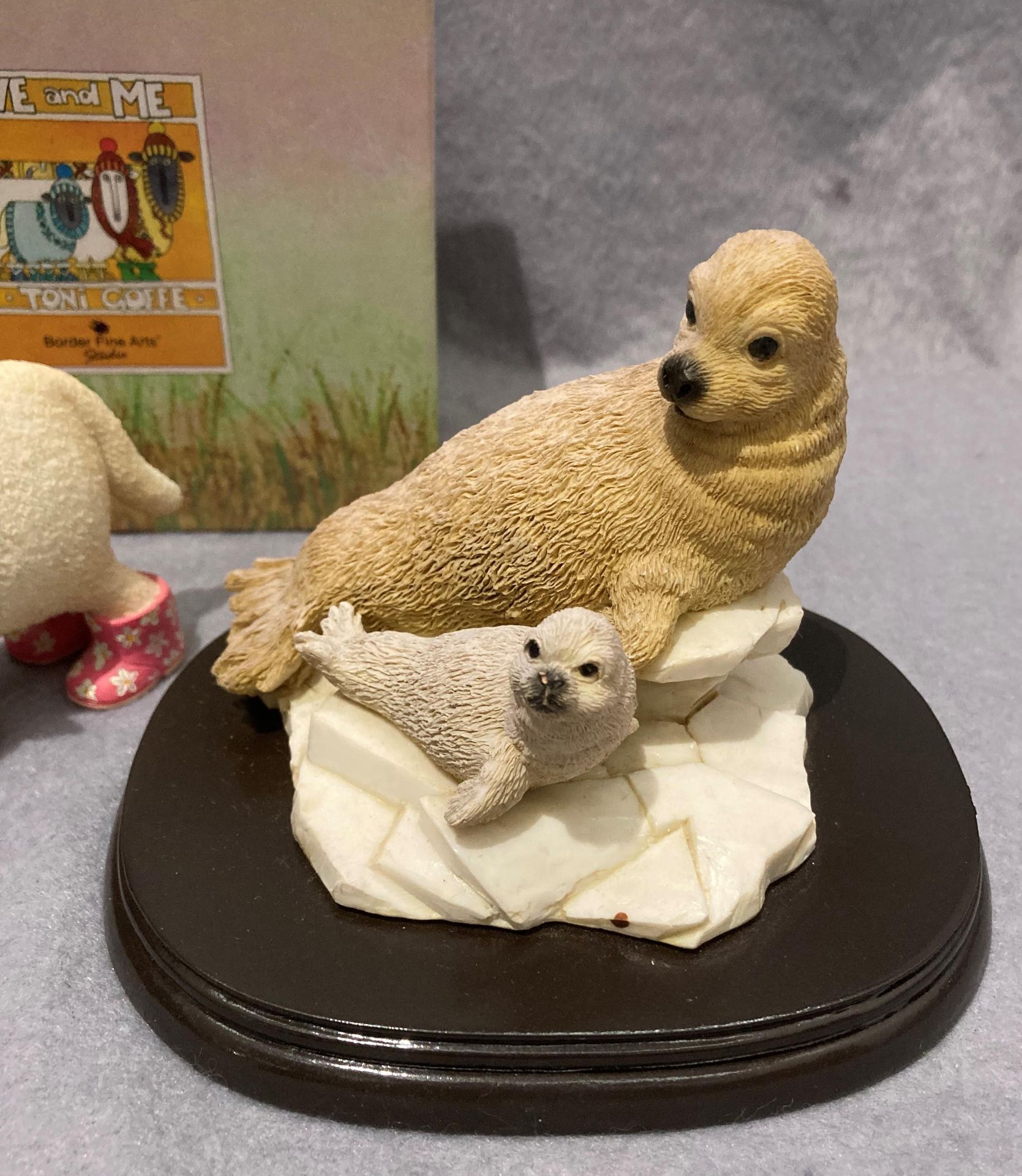 Arctic Wildlife animal group seal and baby on wood plinth (base loose), - Image 2 of 3