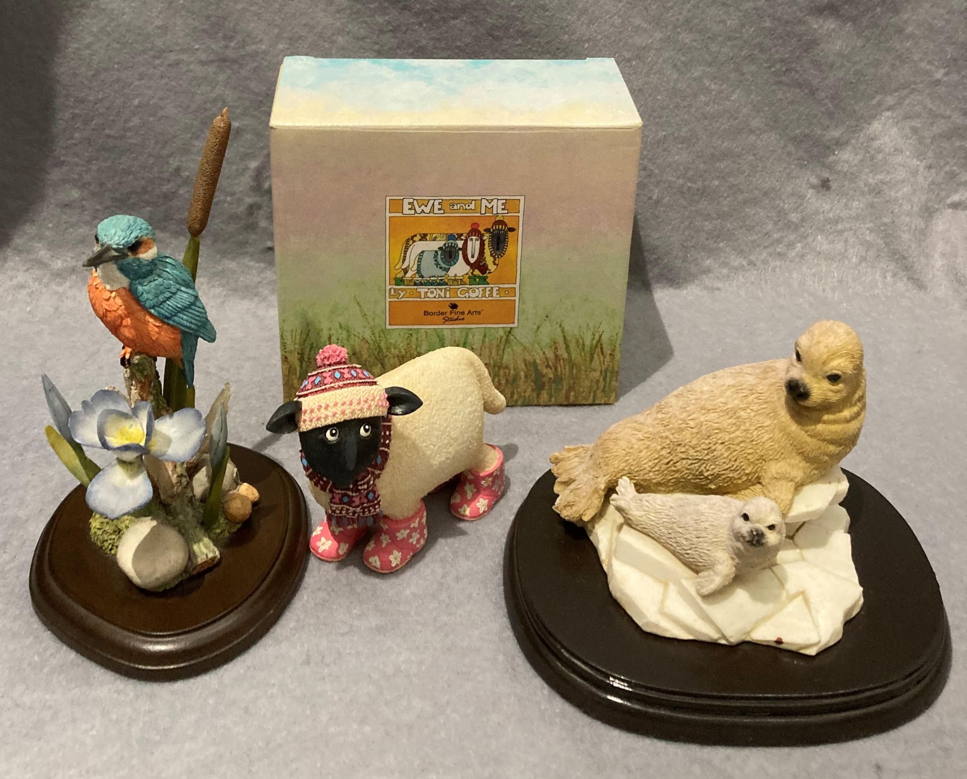 Arctic Wildlife animal group seal and baby on wood plinth (base loose),