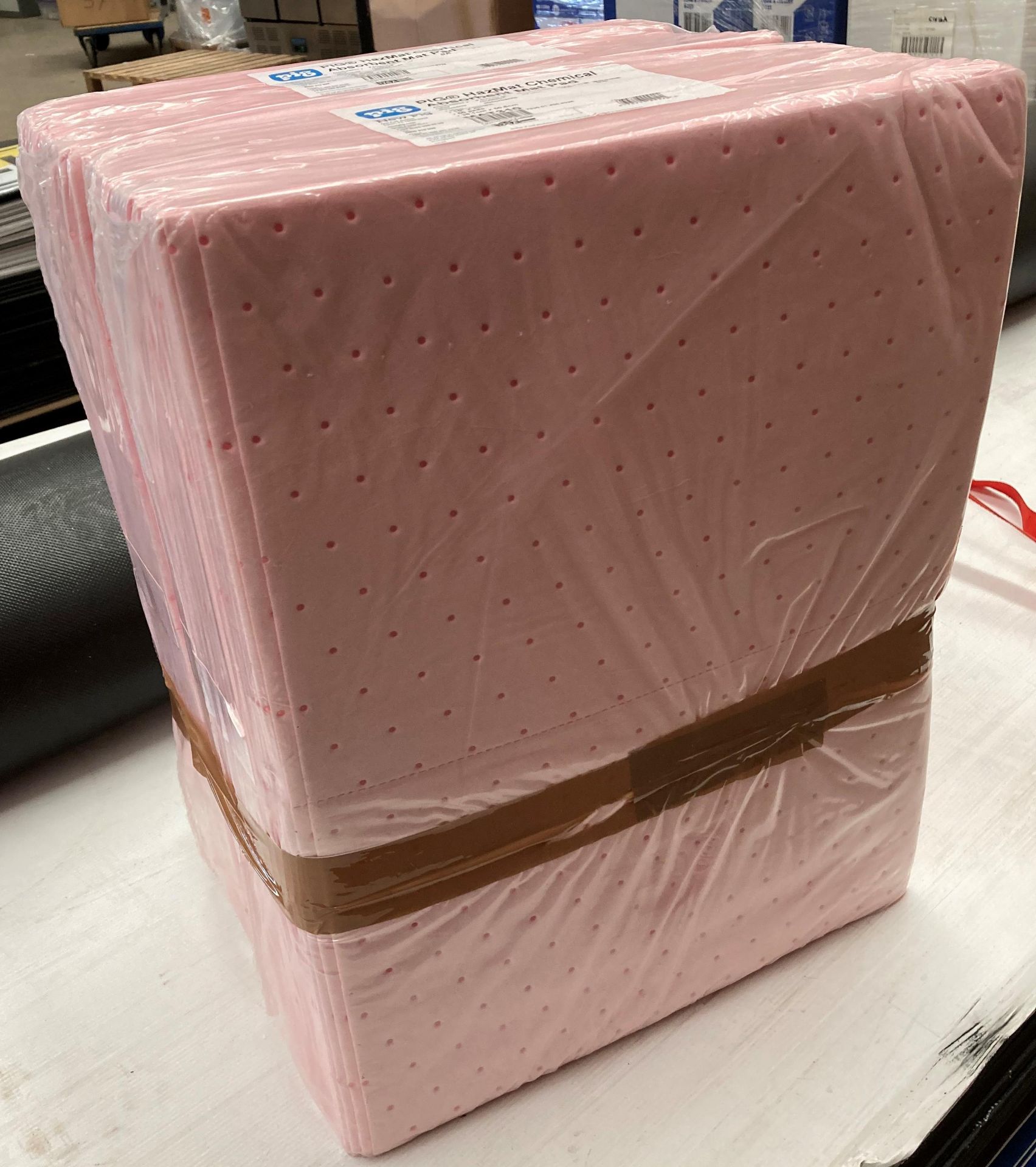2 packs of 50 Pig Hazmat Chemical absorbent mat pads - 15" x 20" - Bild 3 aus 3