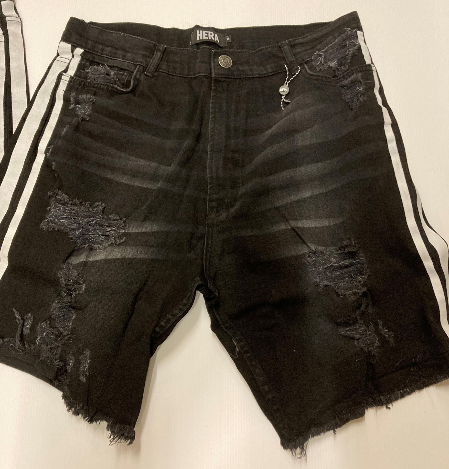 5 x items - 4 x Hera blue denim shorts (size 30) and 1 x Hera black denim shorts (size 28) - Image 3 of 4