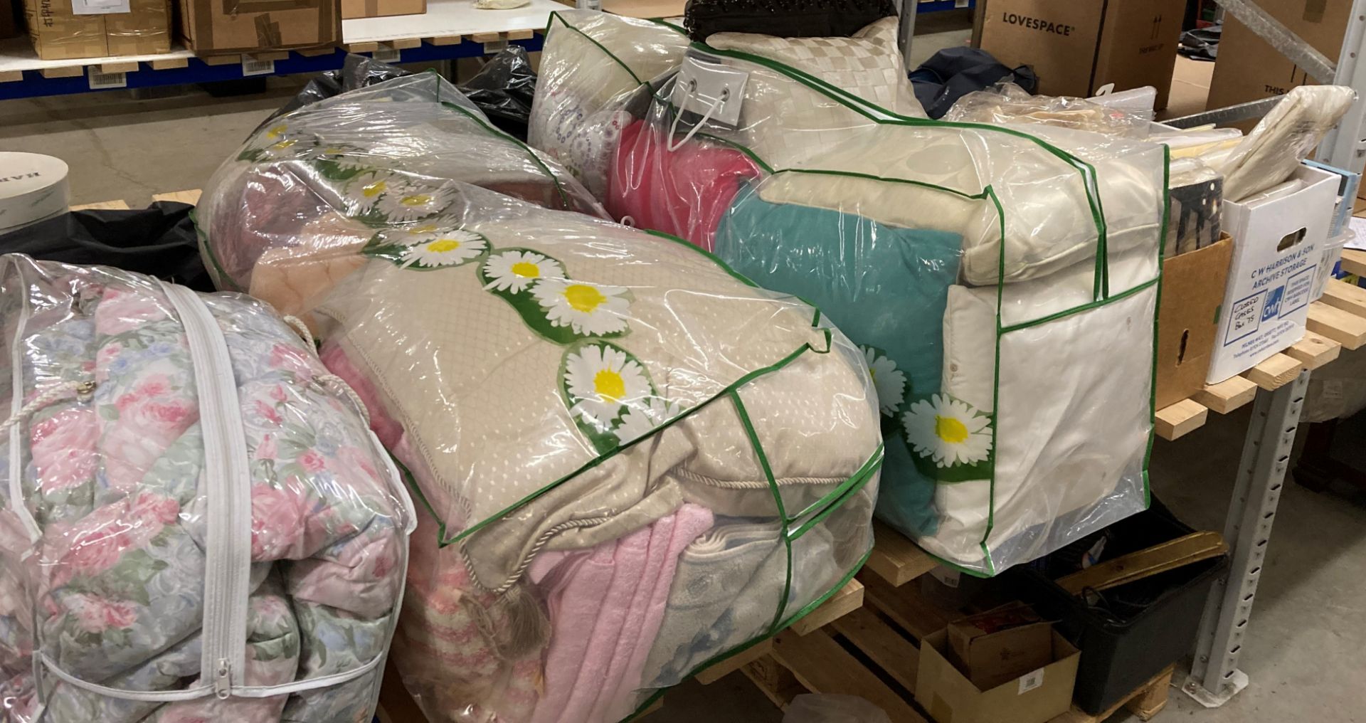 Contents to rack - quantity of assorted bedding, pillows, towels, throws,