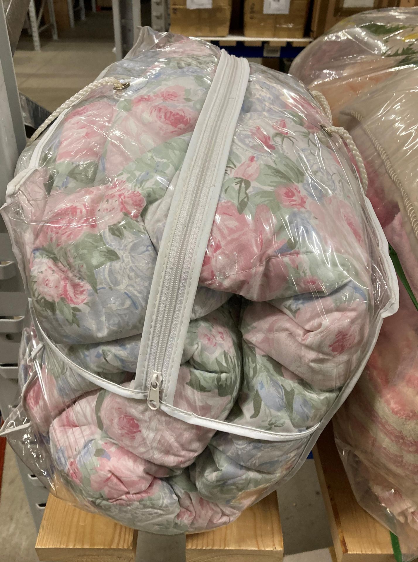 Contents to rack - quantity of assorted bedding, pillows, towels, throws, - Image 3 of 4