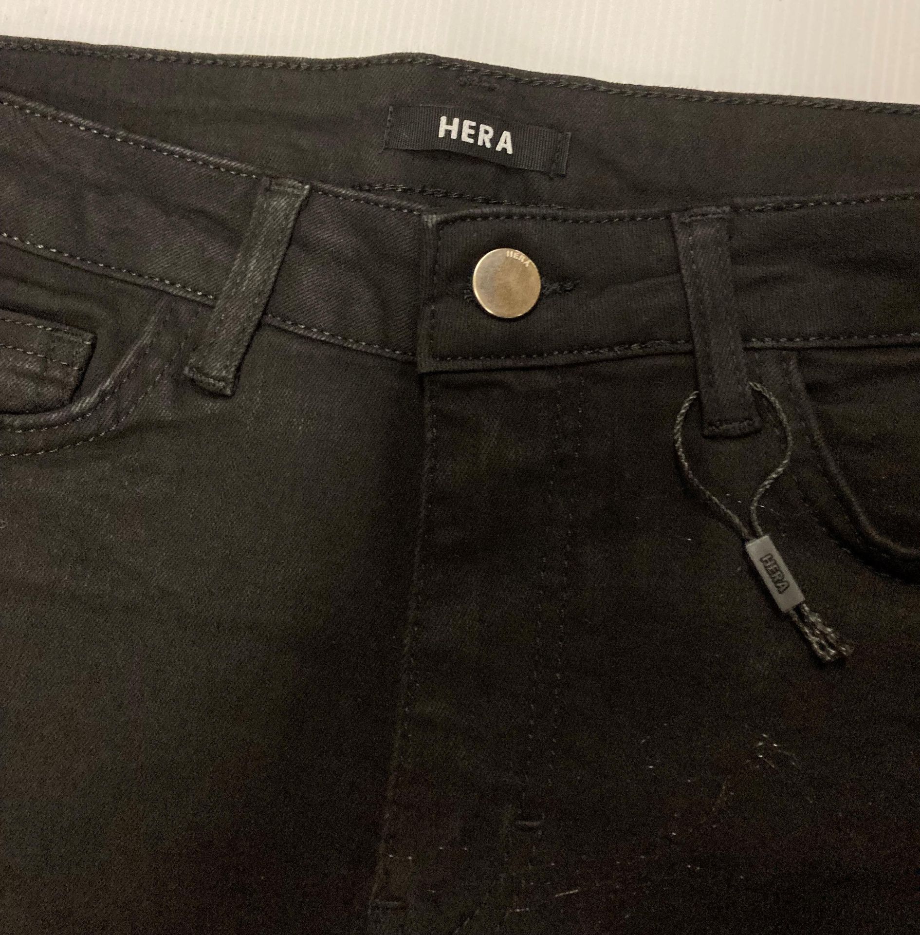 5 x items - 4 x Hera blue denim shorts (size 30) and 1 x Hera black denim shorts (size 28) - Image 2 of 4