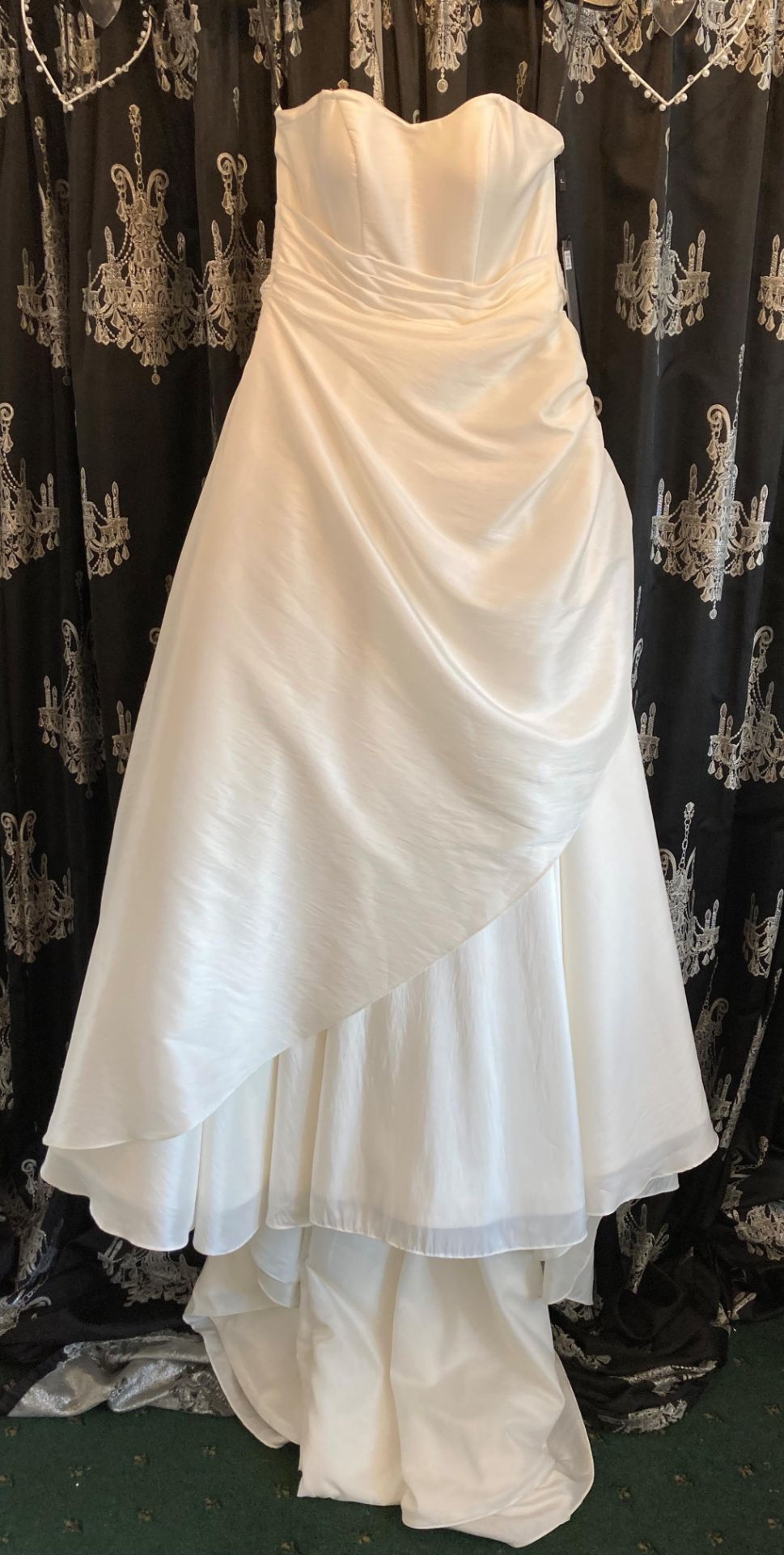 Taffeta ball gown, ivory, size 12.