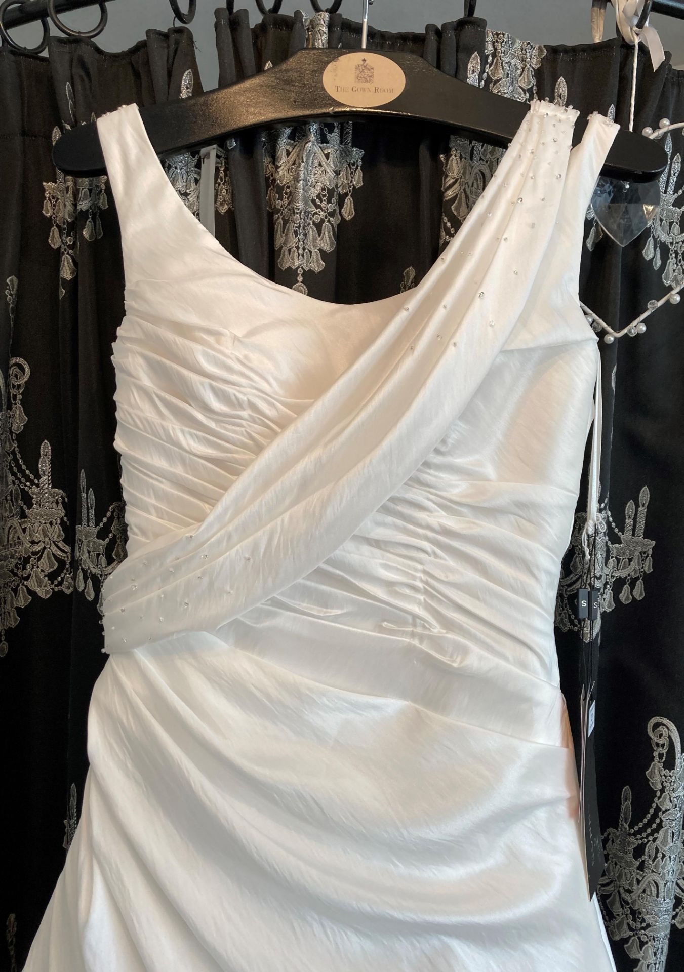 A-line gown with cowl neck, light ivory, size UK 10. - Image 2 of 4