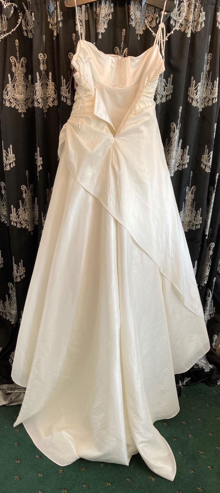 Taffeta ball gown, ivory, size UK 8. - Image 4 of 4