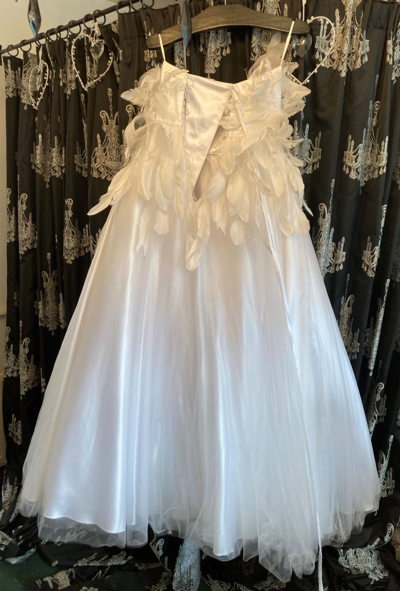 Macduggal feather ball gown, white, size UK 16. - Image 4 of 4