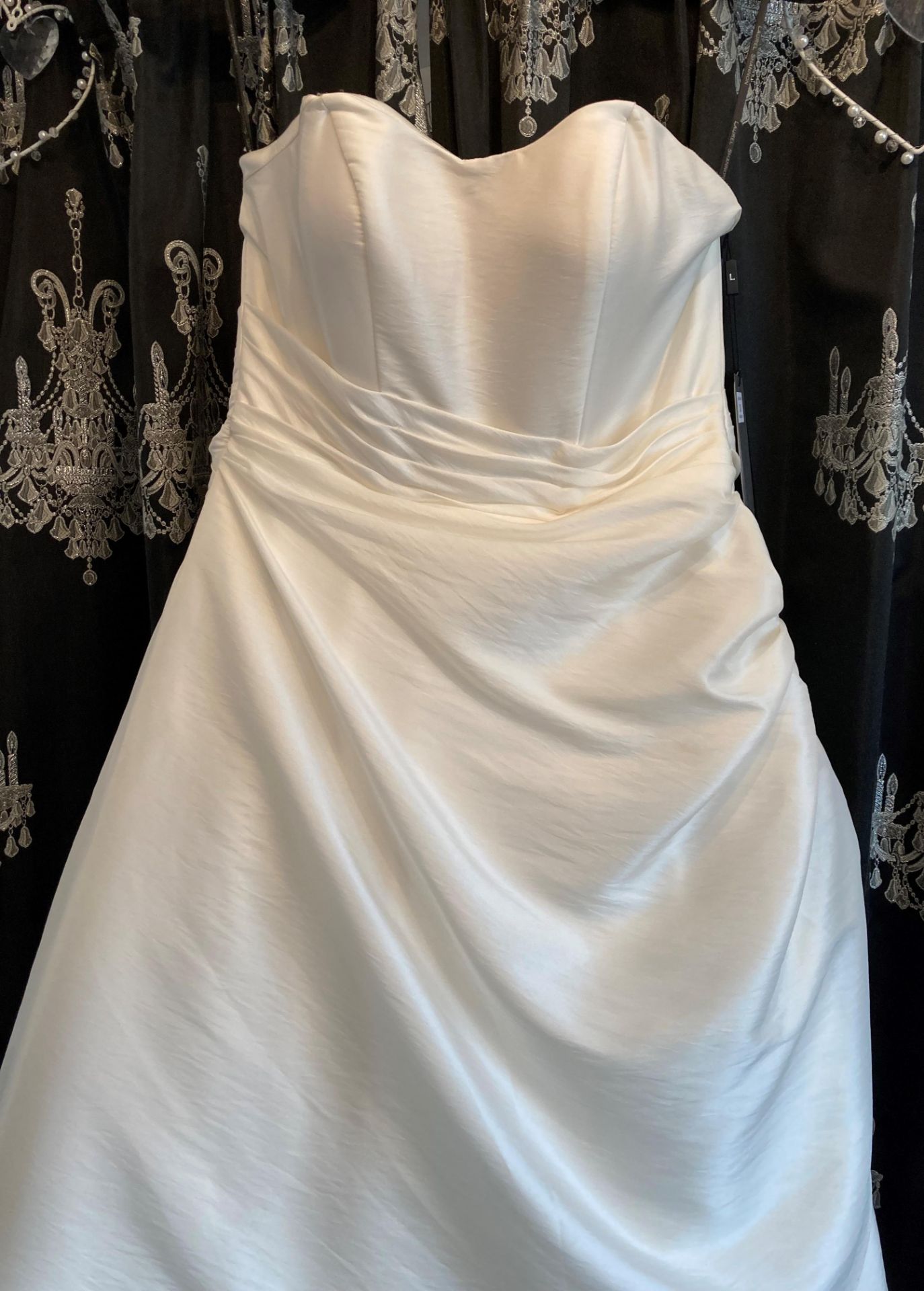 Taffeta ball gown, ivory, size 12. - Image 2 of 4