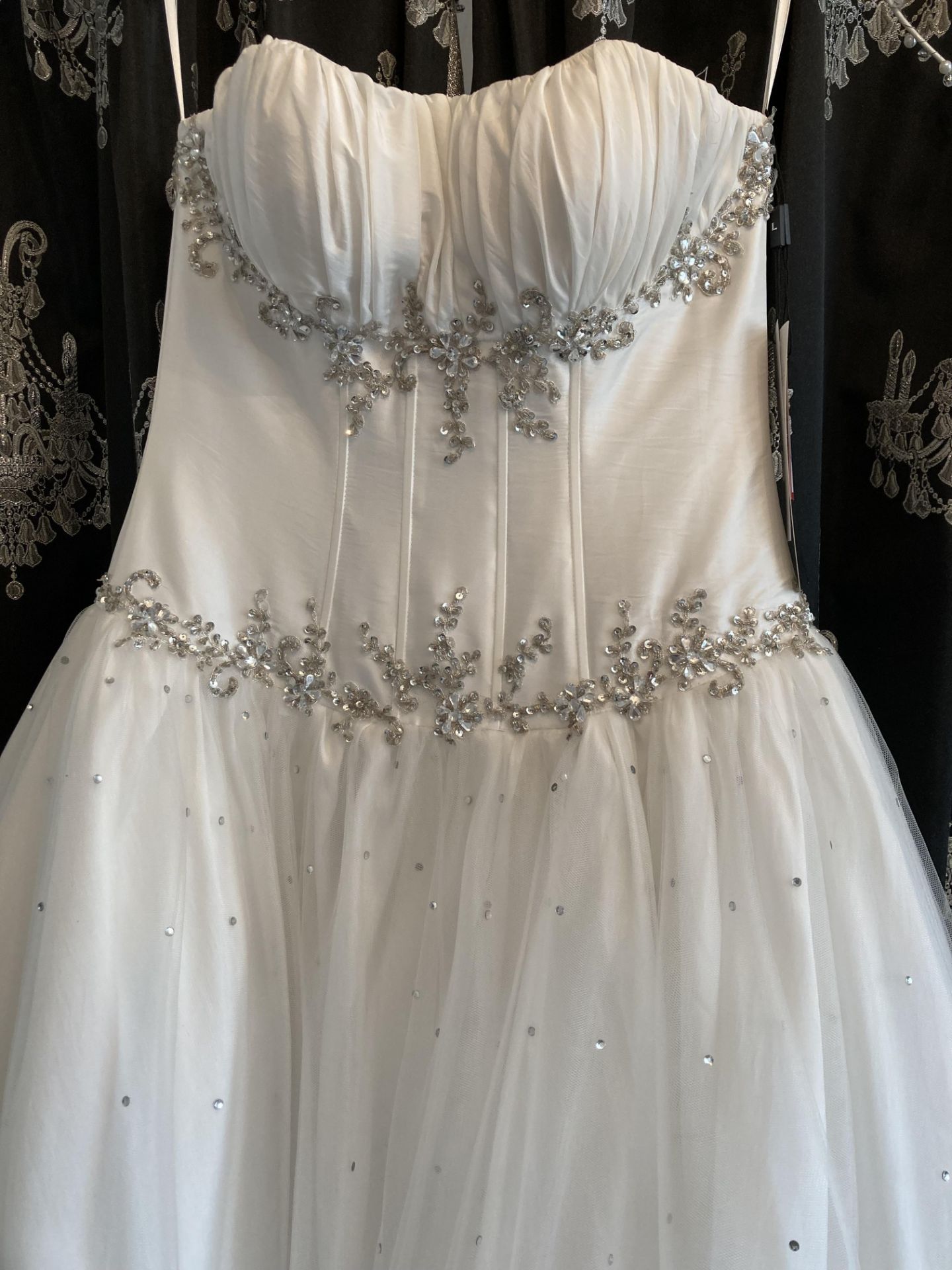 Ivory ball gown, size UK 8. To be collected from: The Gown Room, 46a Valley Road, Pudsey, LS28 9ER. - Image 2 of 4