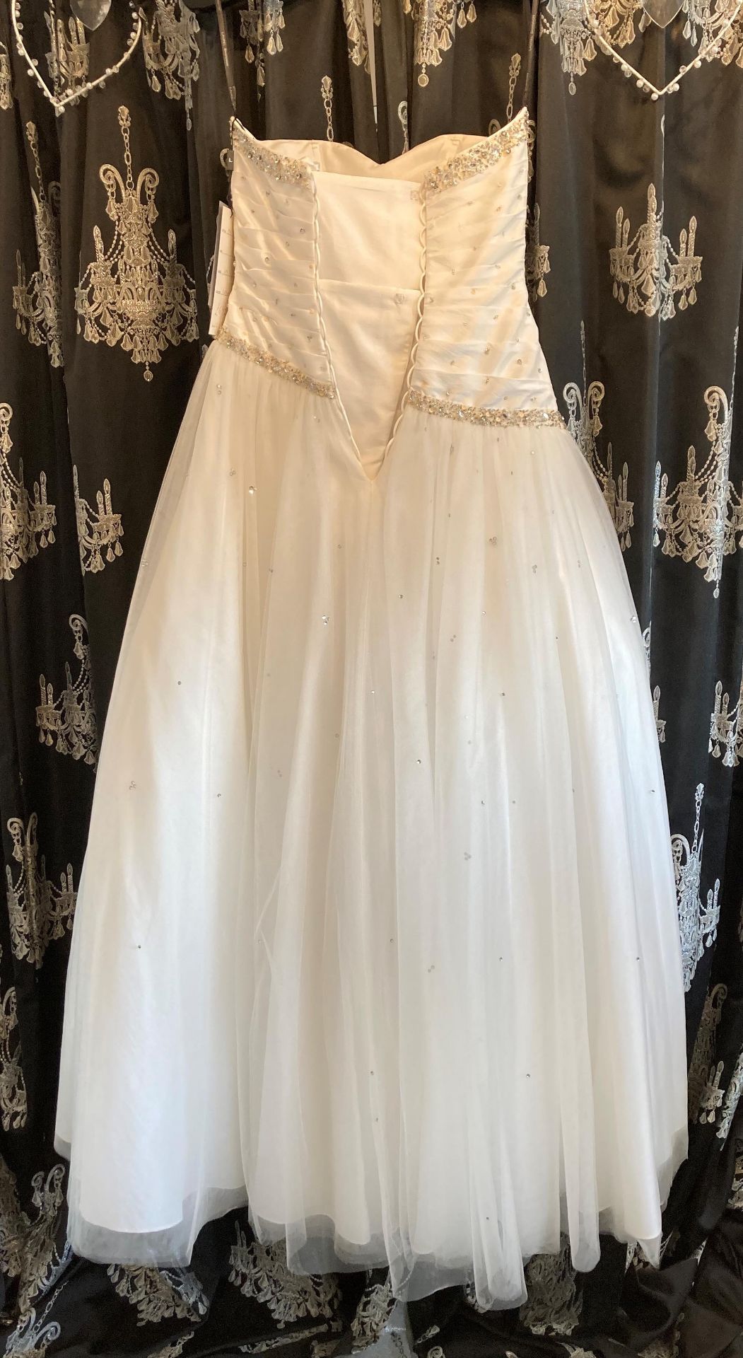 Ivory ball gown, size UK 10. To be collected from: The Gown Room, 46a Valley Road, Pudsey, LS28 9ER. - Image 4 of 4