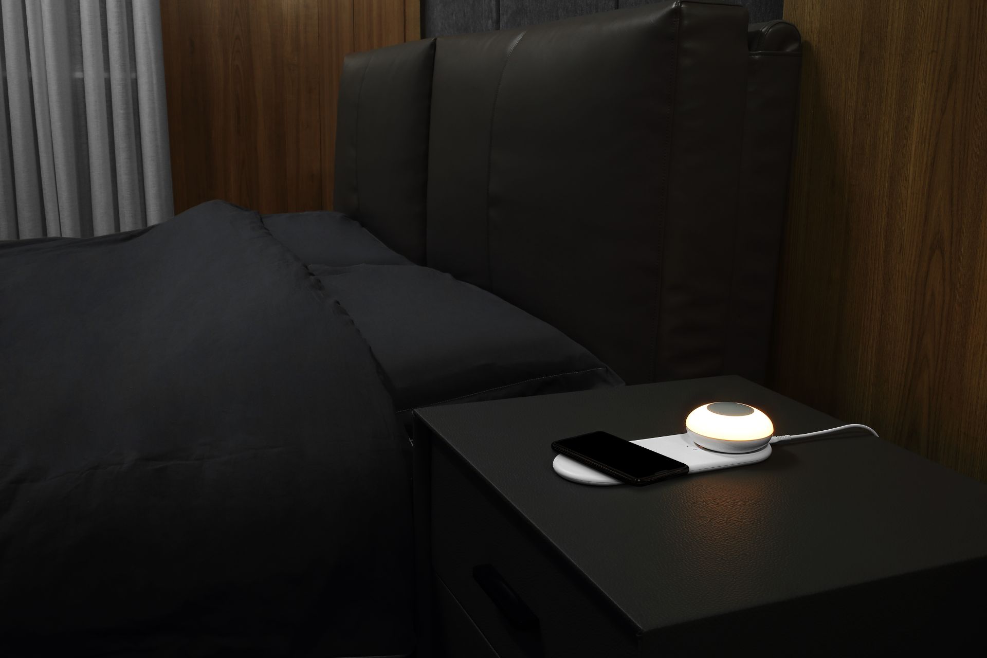 A Link2Home 'L2H-P9WIRELESS' Phone Charging Stand with Dimmable Rechargeable Night Light. - Image 12 of 23