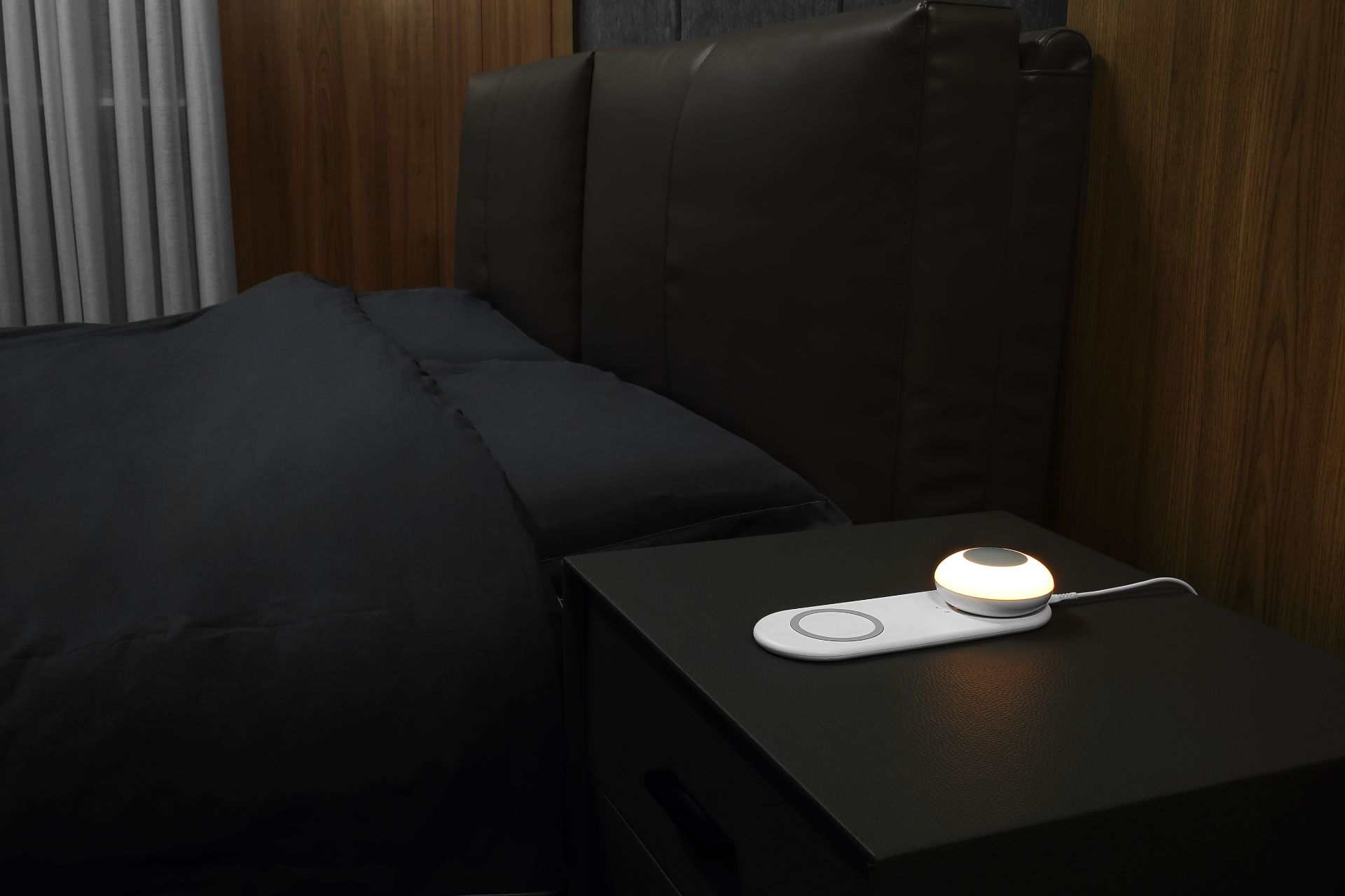 A Link2Home 'L2H-P9WIRELESS' Phone Charging Stand with Dimmable Rechargeable Night Light. - Image 11 of 23