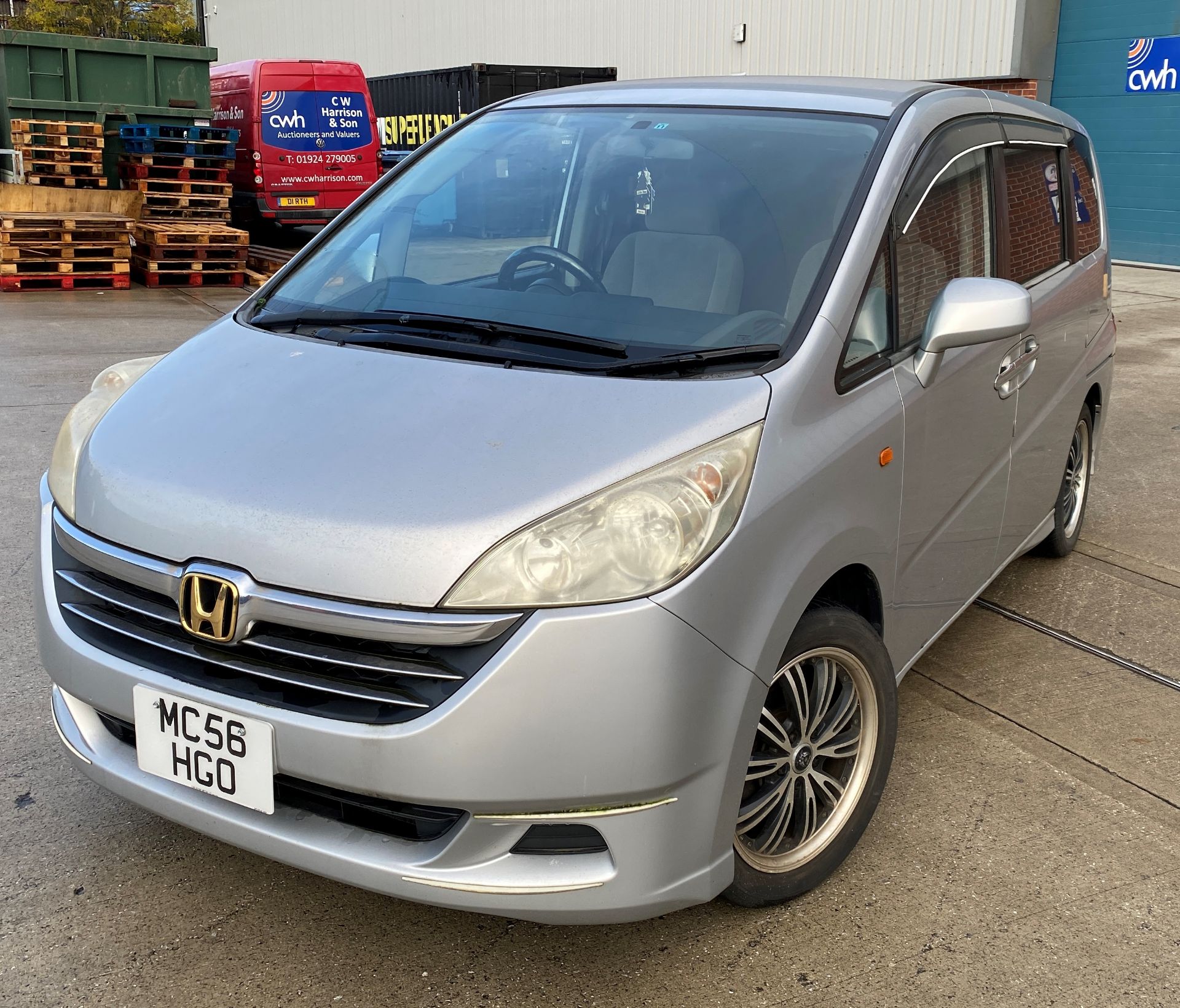 HONDA STEPWAGON 2.0 AUTOMATIC 8 SEATER MPV - Petrol - Silver - Grey cloth interior - IMPORT VEHICLE. - Image 3 of 26