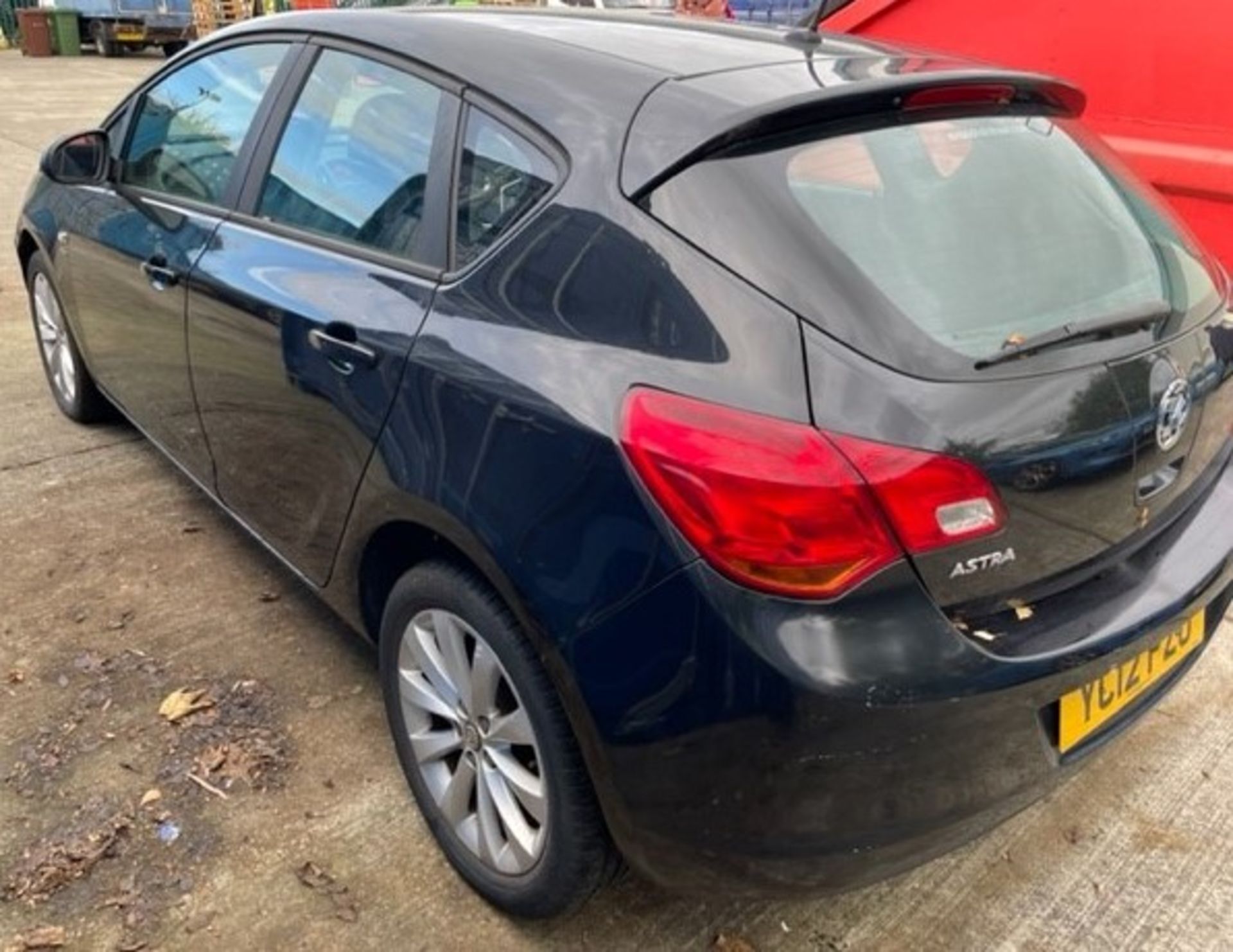 VAUXHALL ASTRA ACTIVE 1.4 FIVE DOOR HATCHBACK - Petrol - black - part black vinyl cloth interior. - Image 6 of 6