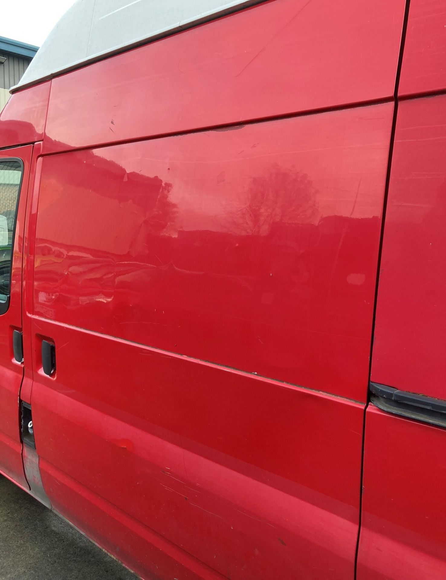 FORD TRANSIT 2.2 110 T300M FWD PANEL VAN - Diesel - Red. On the instructions of: A retained client. - Image 6 of 8