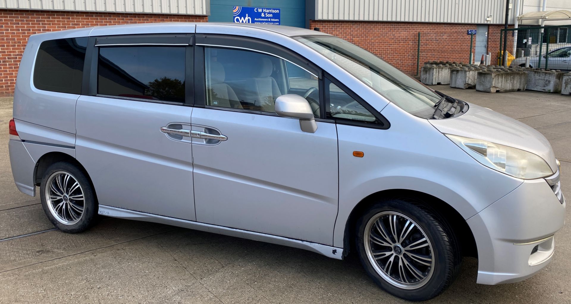 HONDA STEPWAGON 2.0 AUTOMATIC 8 SEATER MPV - Petrol - Silver - Grey cloth interior - IMPORT VEHICLE. - Image 11 of 26