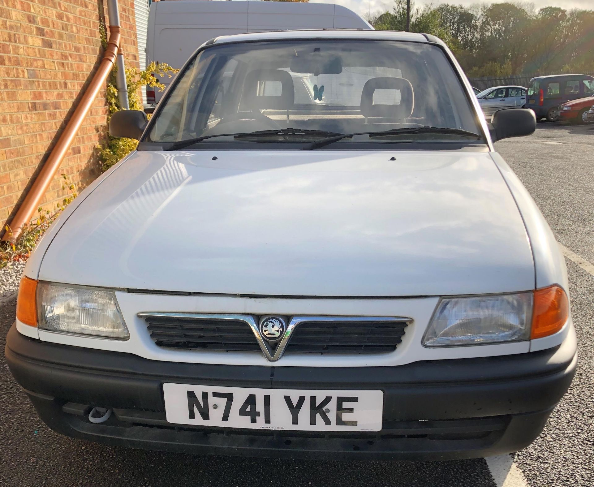 VAUXHALL ASTRA MERIT 1.4 AUTOMATIC FIVE DOOR HATCHBACK - Petrol - White. - Image 2 of 12