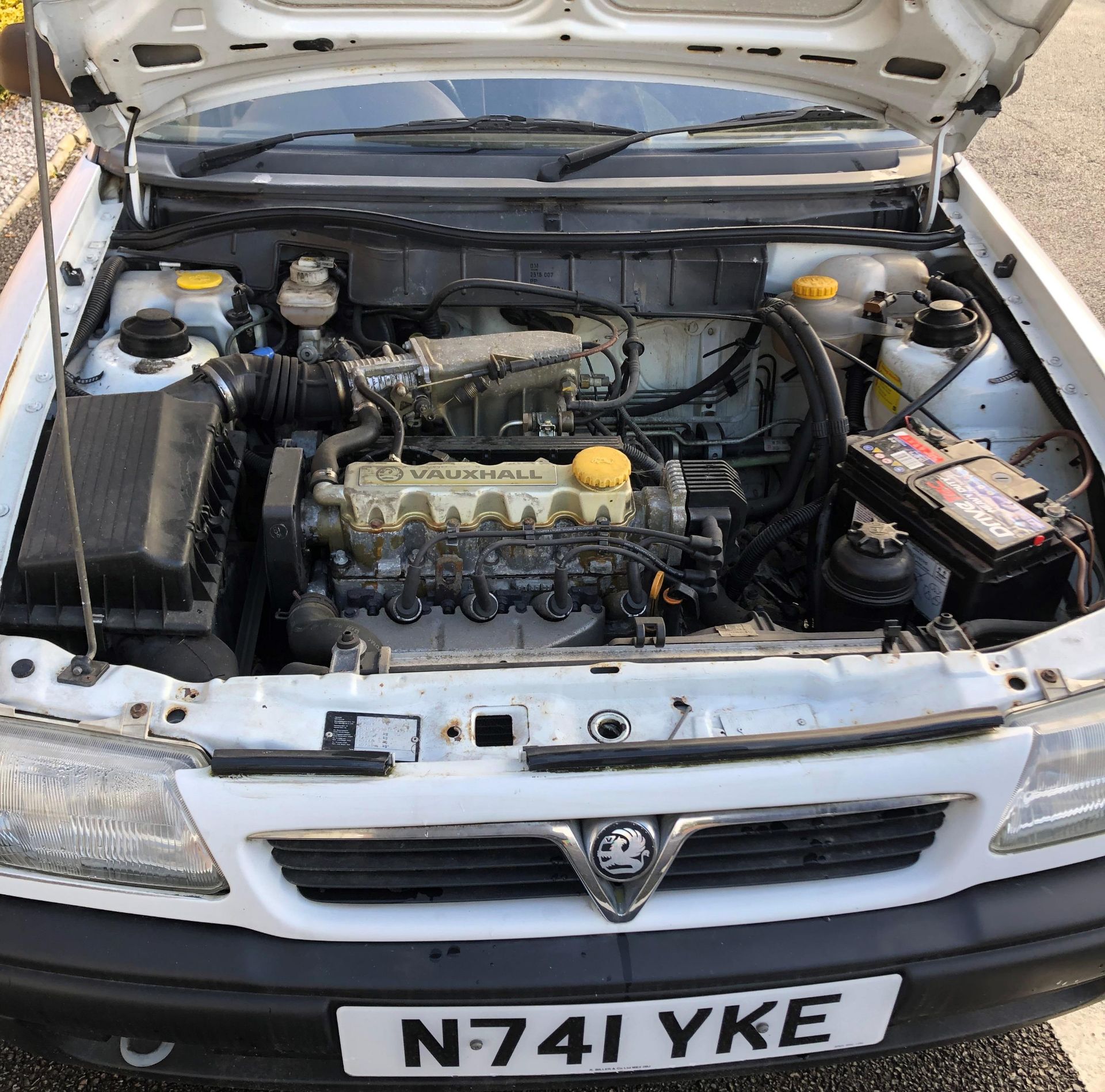 VAUXHALL ASTRA MERIT 1.4 AUTOMATIC FIVE DOOR HATCHBACK - Petrol - White. - Image 8 of 12