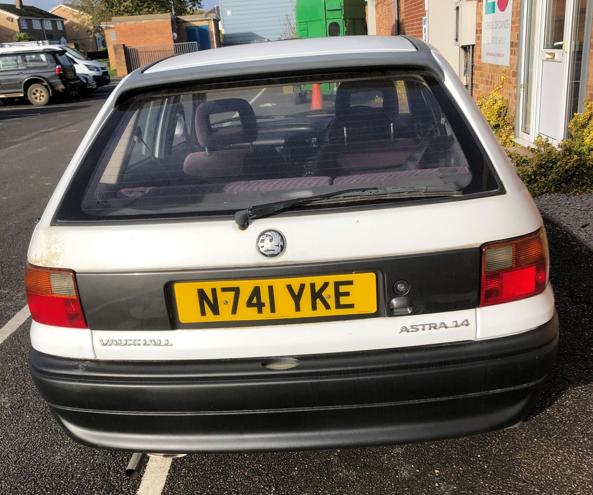 VAUXHALL ASTRA MERIT 1.4 AUTOMATIC FIVE DOOR HATCHBACK - Petrol - White. - Image 3 of 12