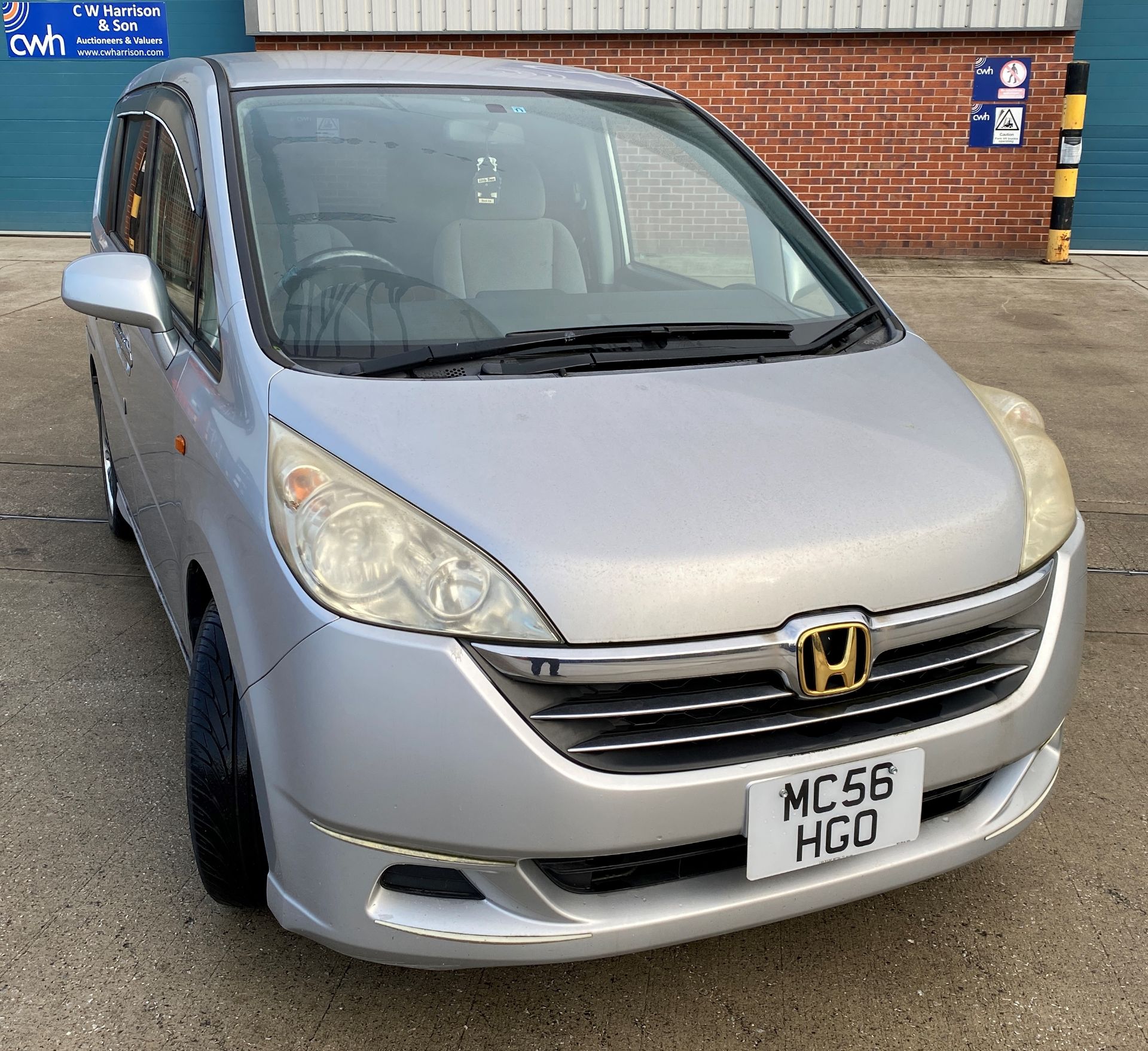 HONDA STEPWAGON 2.0 AUTOMATIC 8 SEATER MPV - Petrol - Silver - Grey cloth interior - IMPORT VEHICLE. - Image 2 of 26