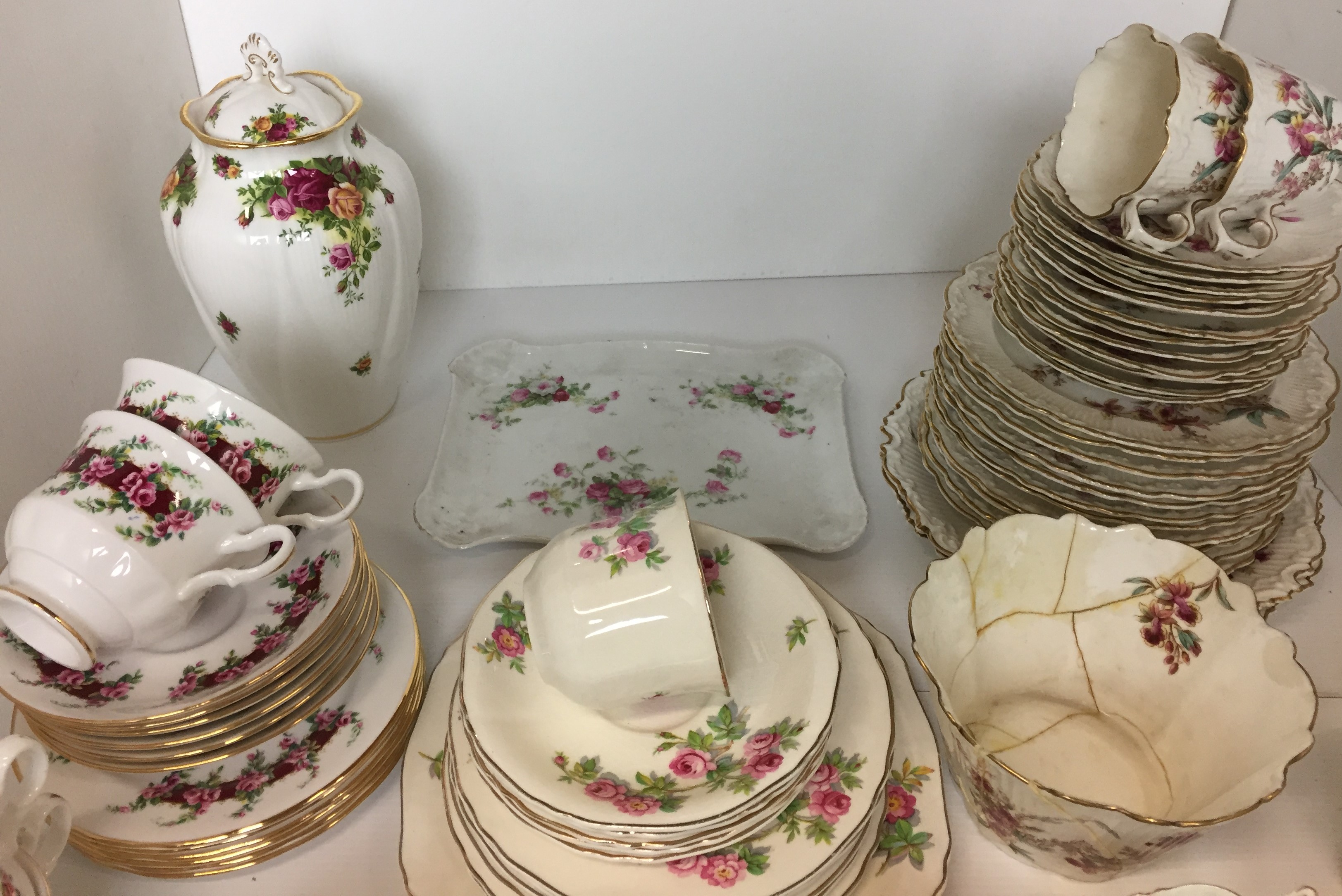 Seventy five plus pieces including eighteen pieces of Alfred Meakin rose decorated tea set - Image 2 of 5