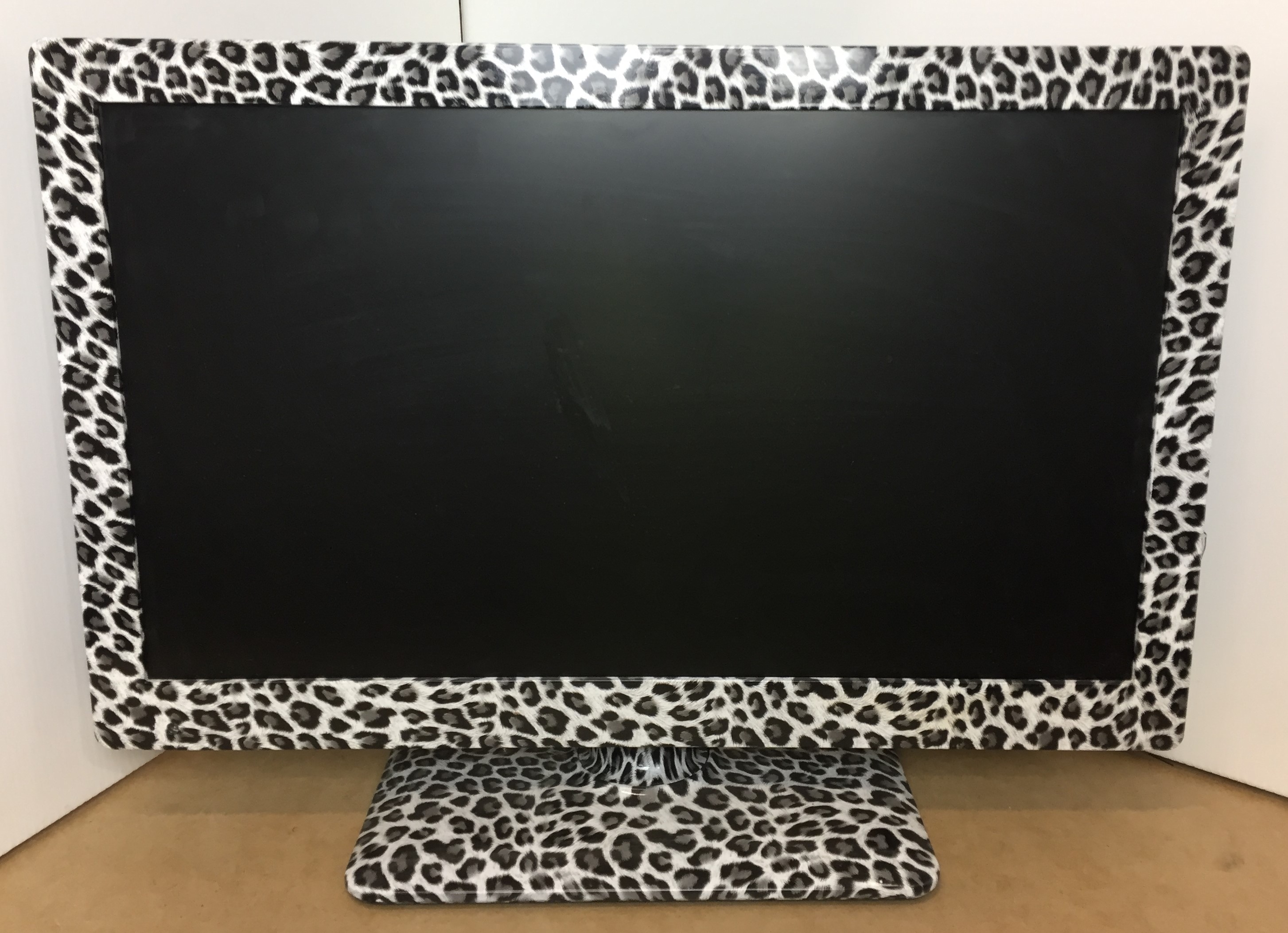 Baird T12205 DVD/AR leopard skin pattern combined 22 inch TV/DVD player (no remote) (Saleroom