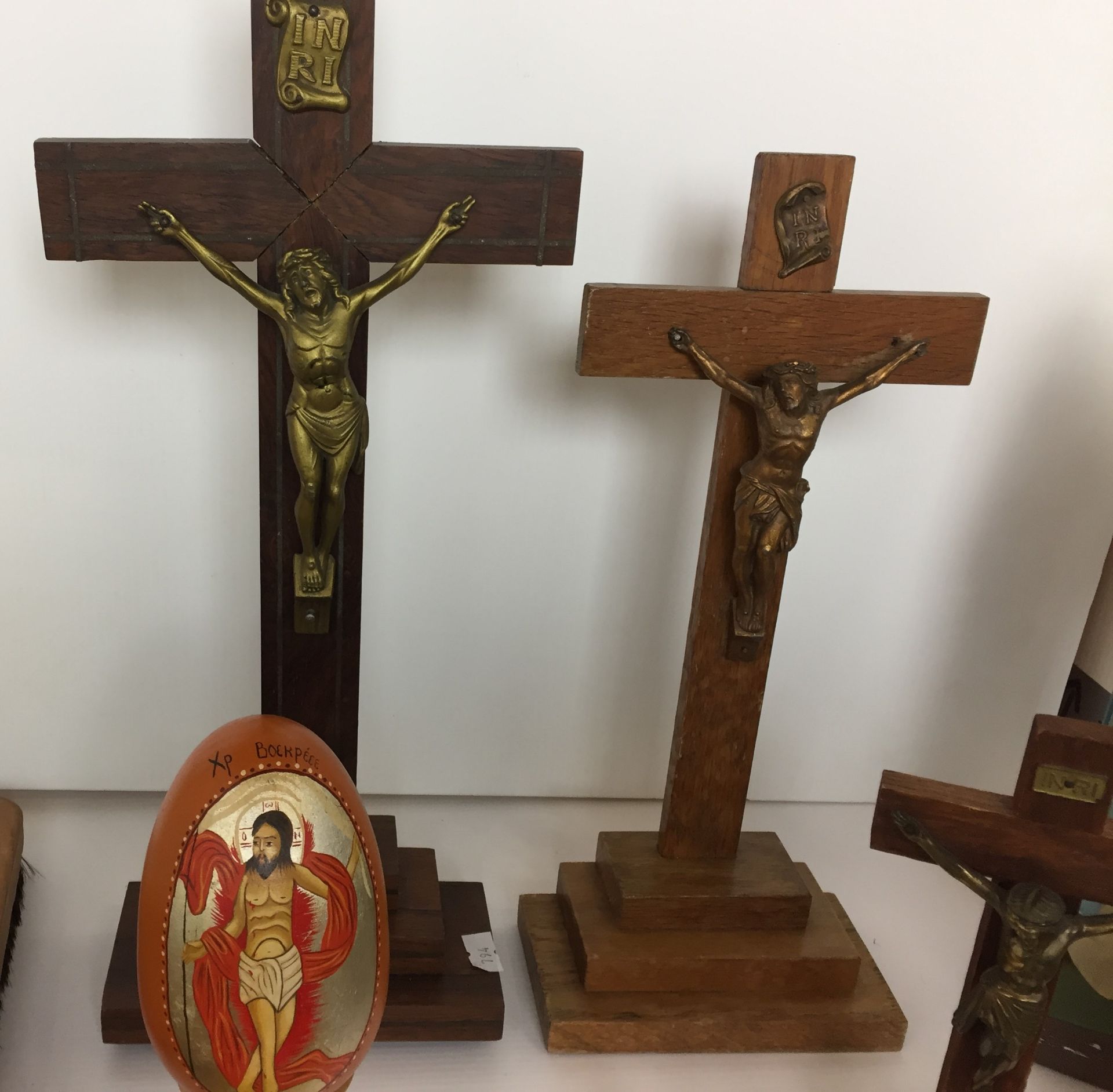 Twenty five plus items including three crucifixes, wooden carved wall hanging of Christ, - Image 3 of 5