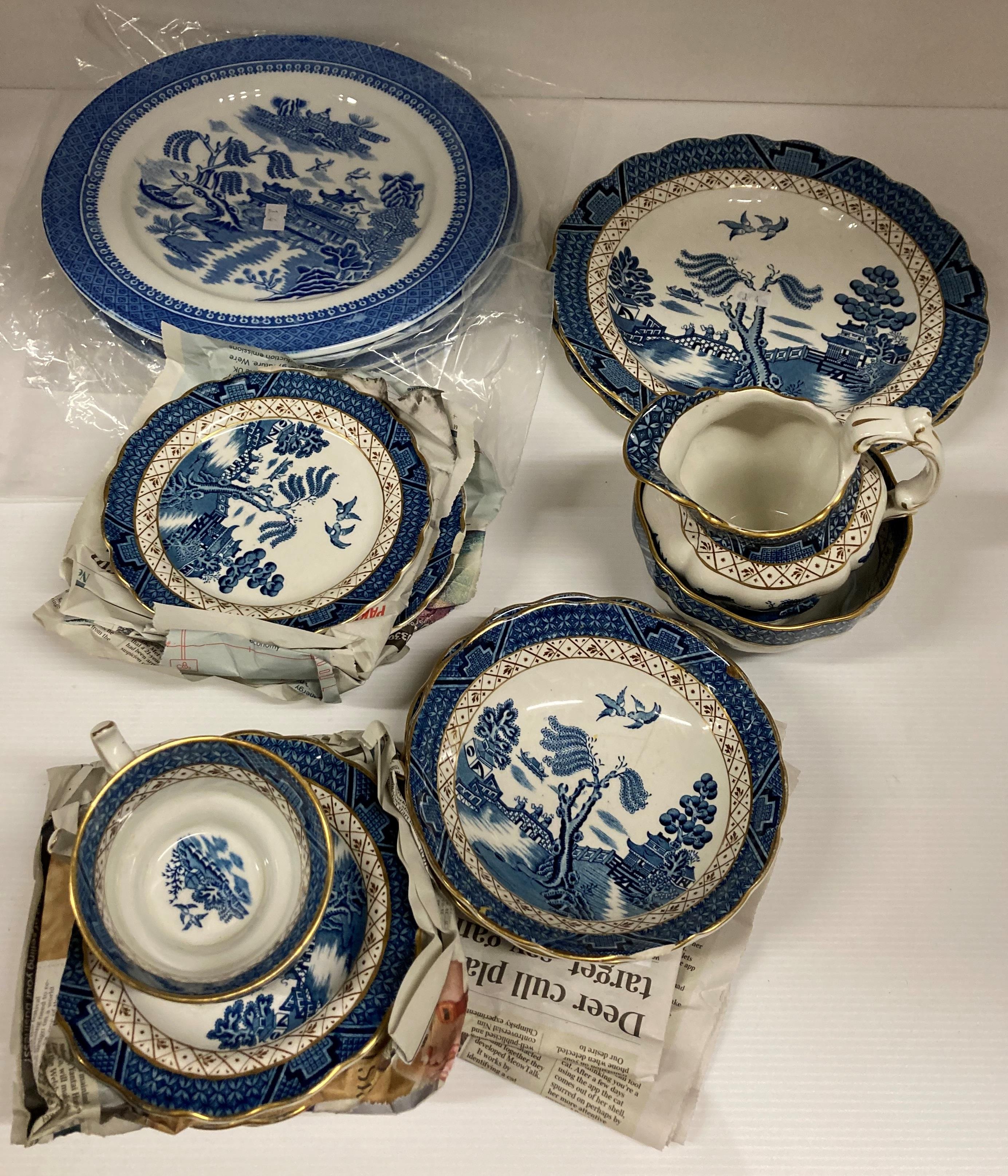 Four Cauldron blue willow patterned plates and seventeen pieces of Booth Real Old Willow pattern no - Image 2 of 4