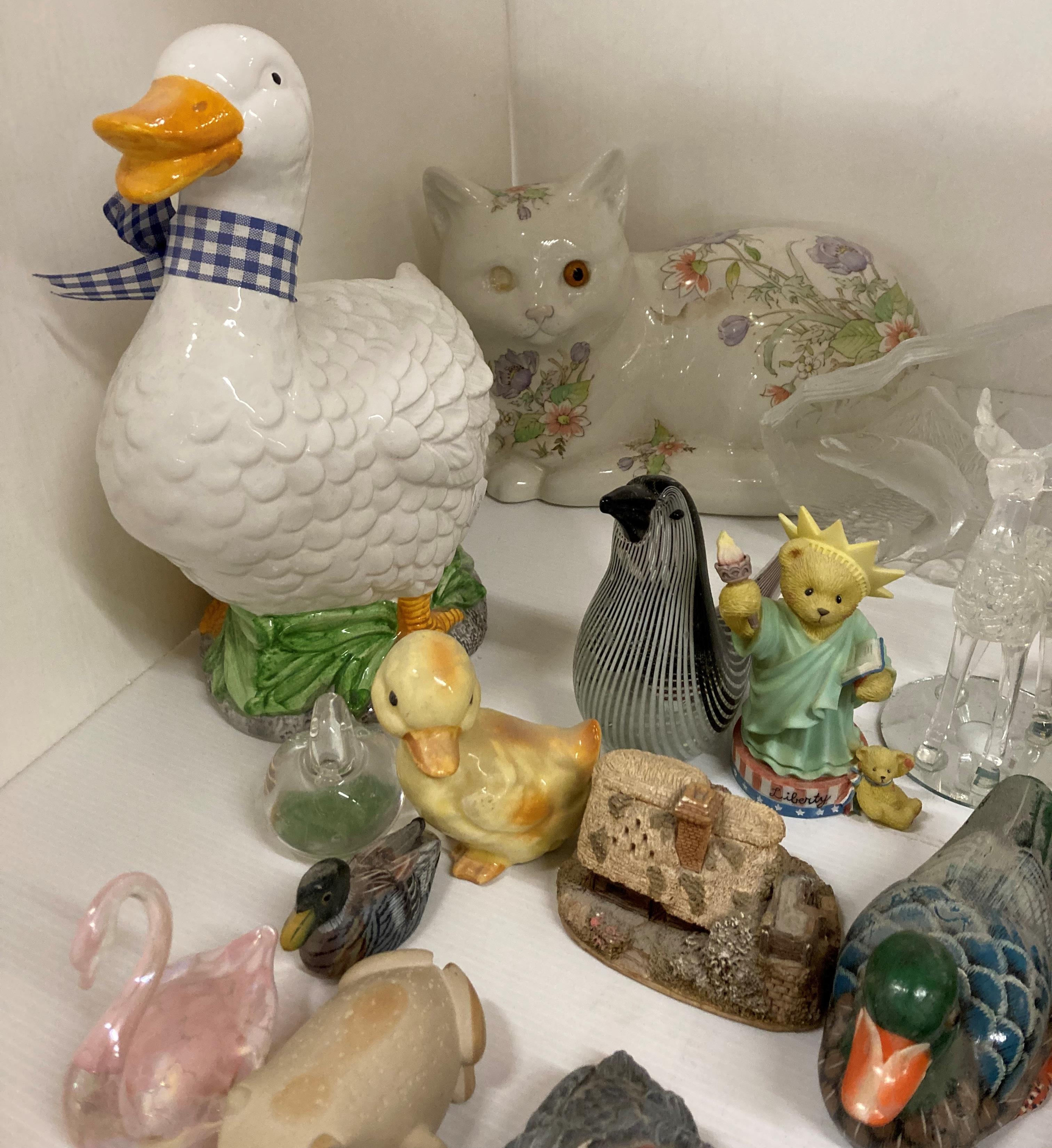 Contents to part of rack - assorted duck and bird ornaments, glass, ceramic and metal, - Image 2 of 4