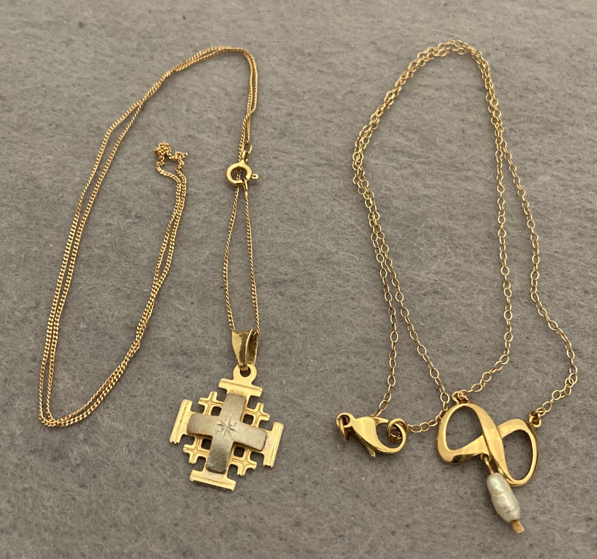 Two gold necklaces,