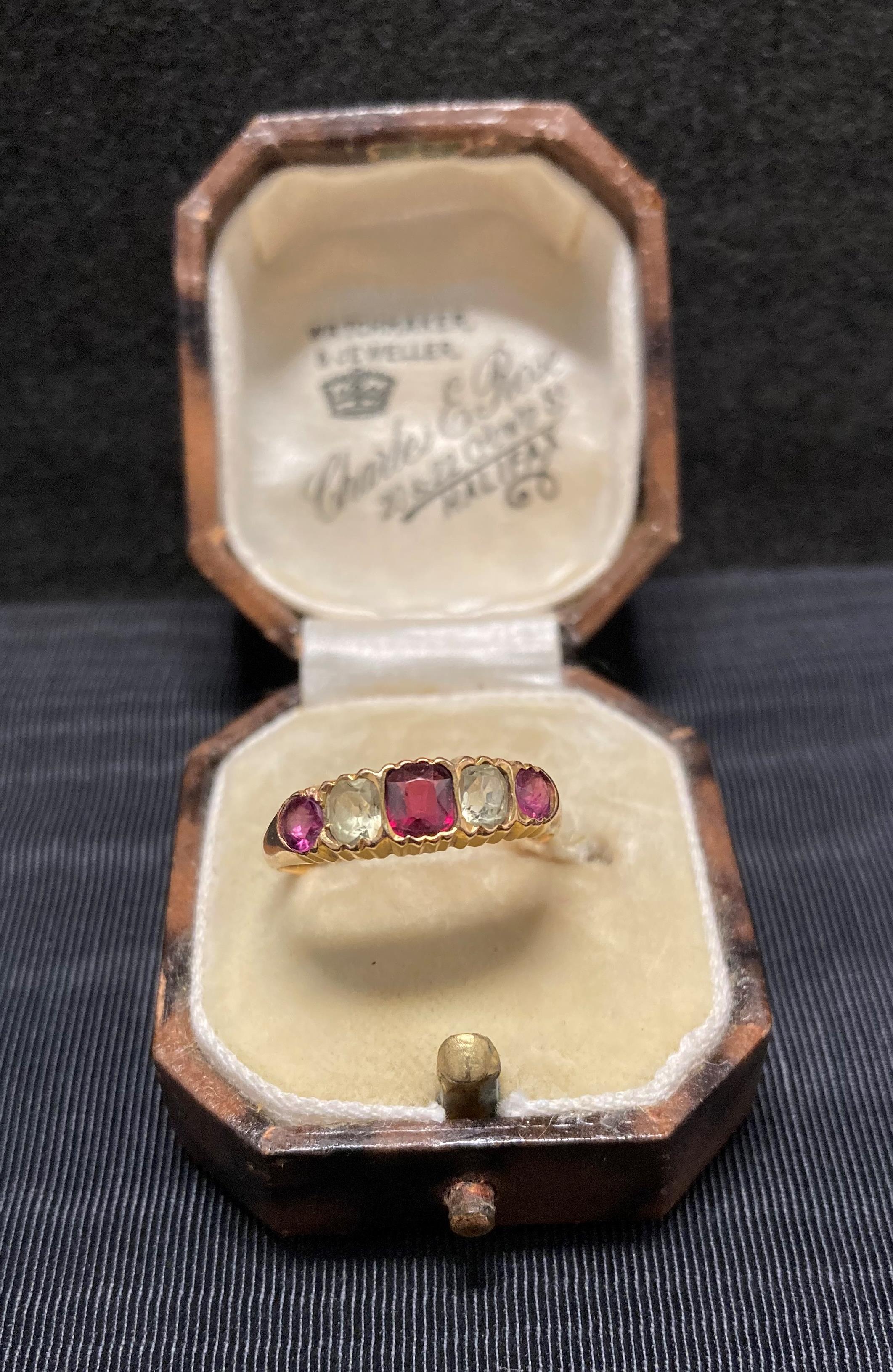 Gold ring (possibly 18ct, hallmark faded) with red and clear stones (size K, weight 1. - Image 2 of 4