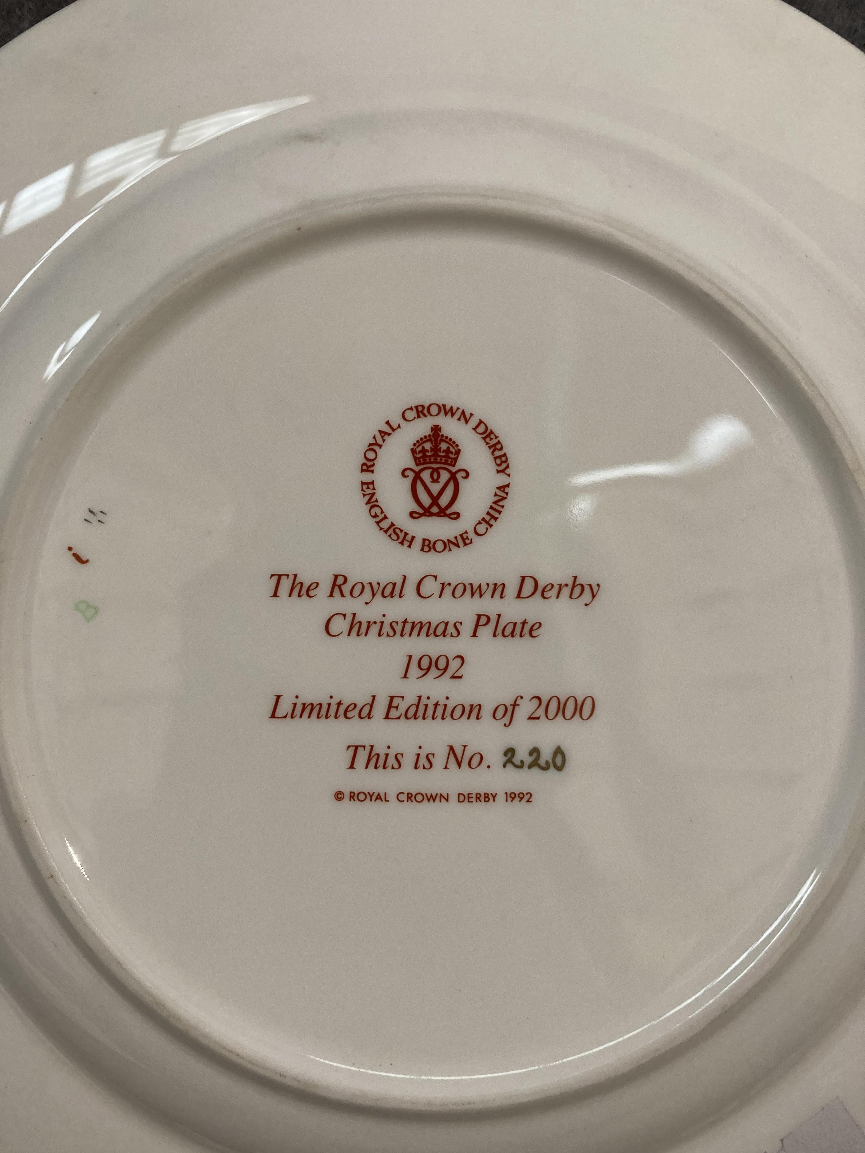 Royal Crown Derby Imari patterned limited edition 1992 Christmas plate no 22/2000 21. - Image 2 of 2