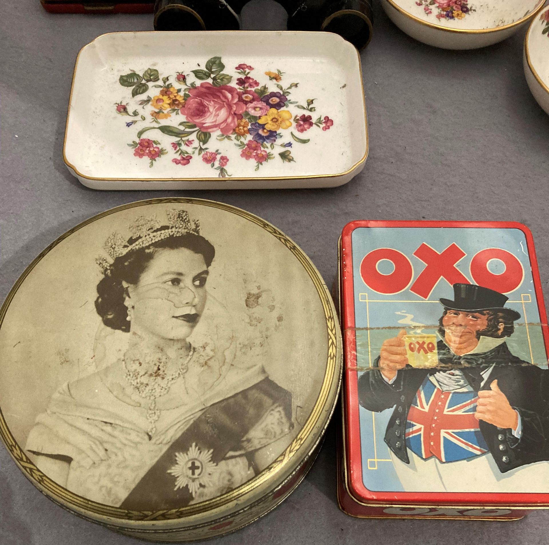 Contents to box - EPNS vase, two Royal Doulton dishes, costume jewellery, - Image 4 of 4