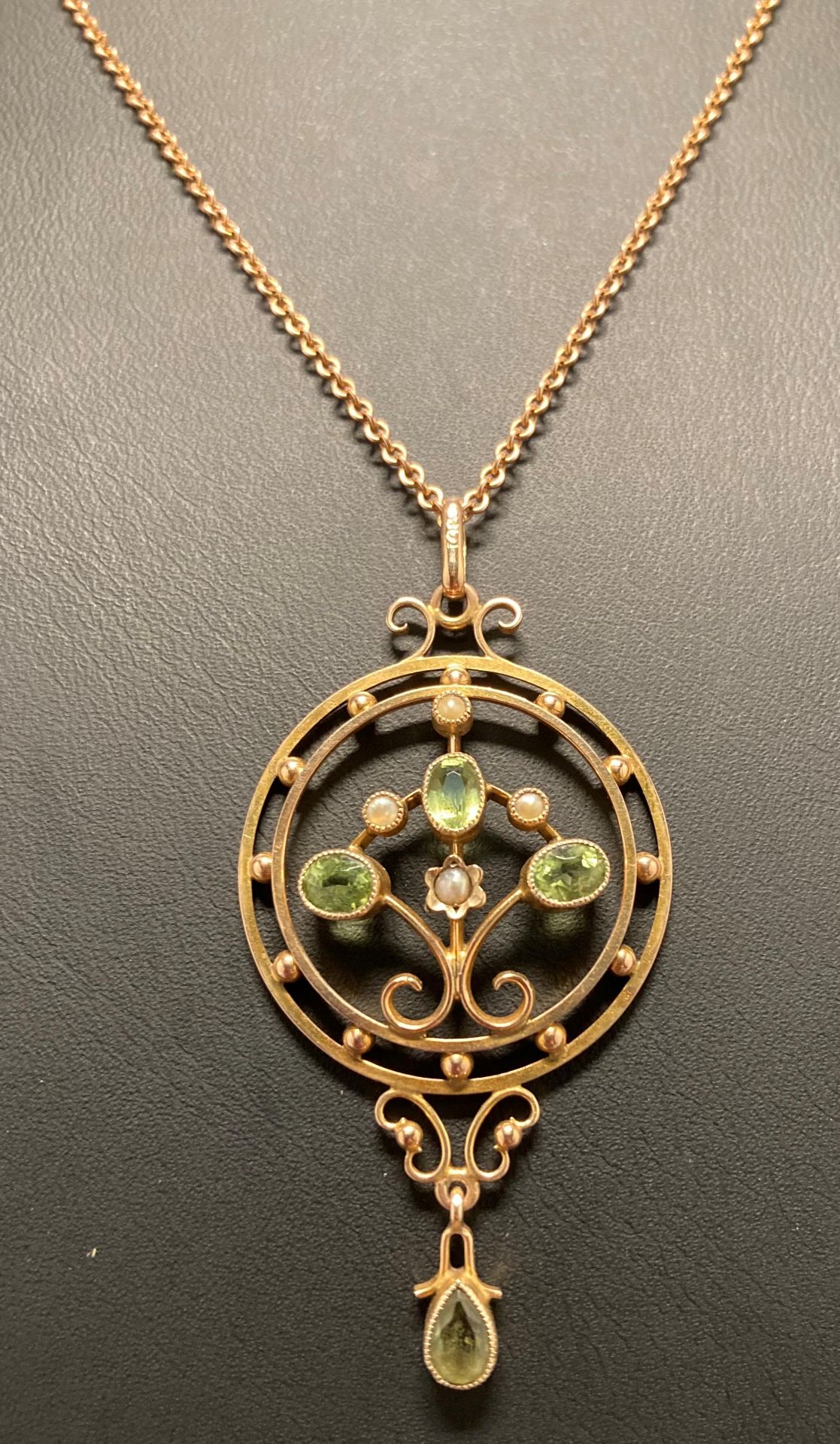 9ct gold necklace and pendant with light green stones and pearls (total weight 5. - Image 4 of 4