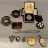 Contents to box - a miniature Centenary HMS Victory 1905 medal,