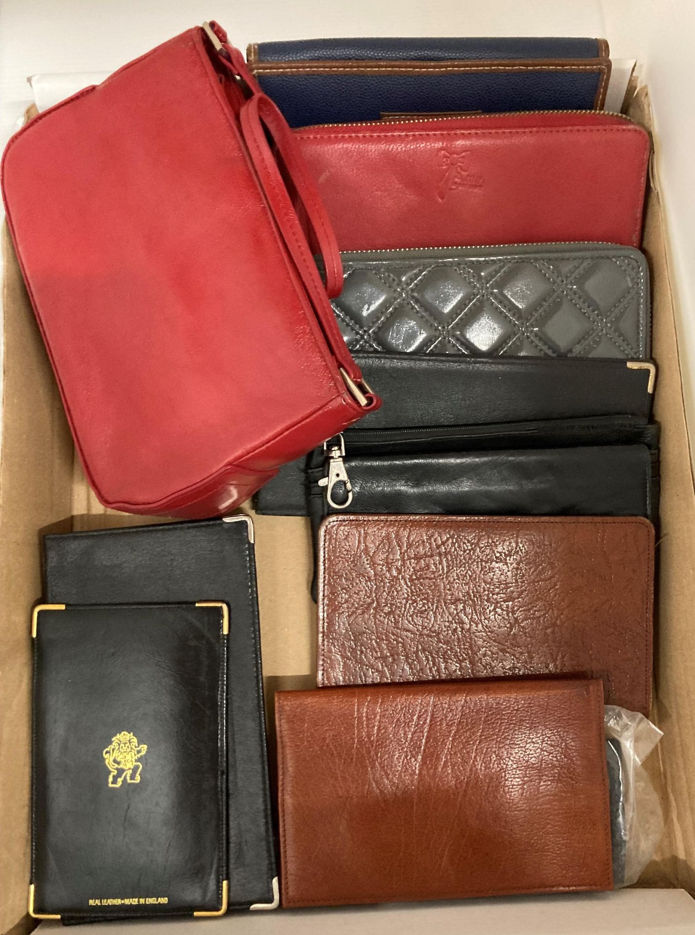 Contents to tray - red handbag and assorted purses, leather pocketbooks, etc. - Image 2 of 2