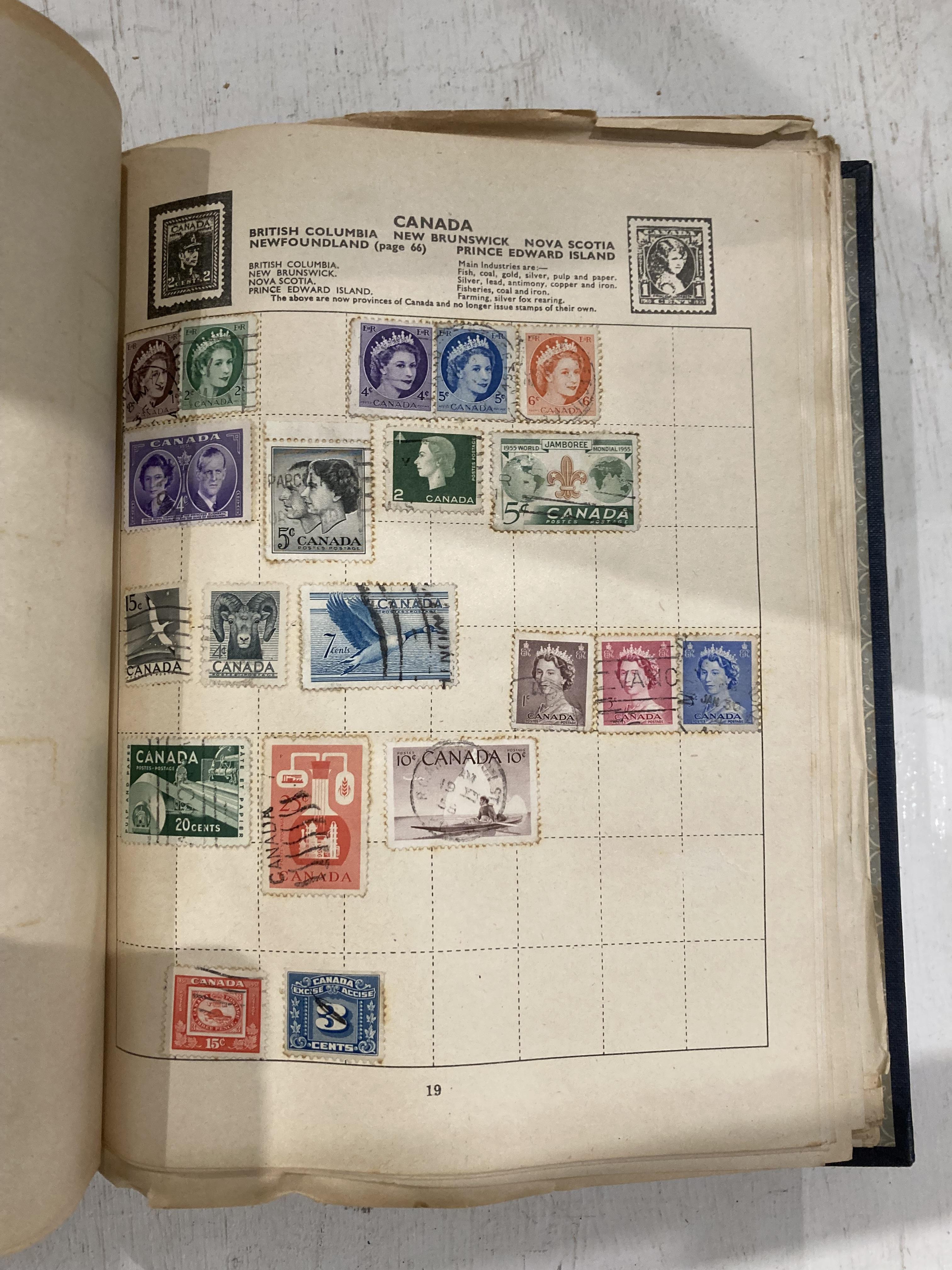 Contents to tray - a small Lincoln and a Rapid stamp album and contents, World stamps, - Image 10 of 11